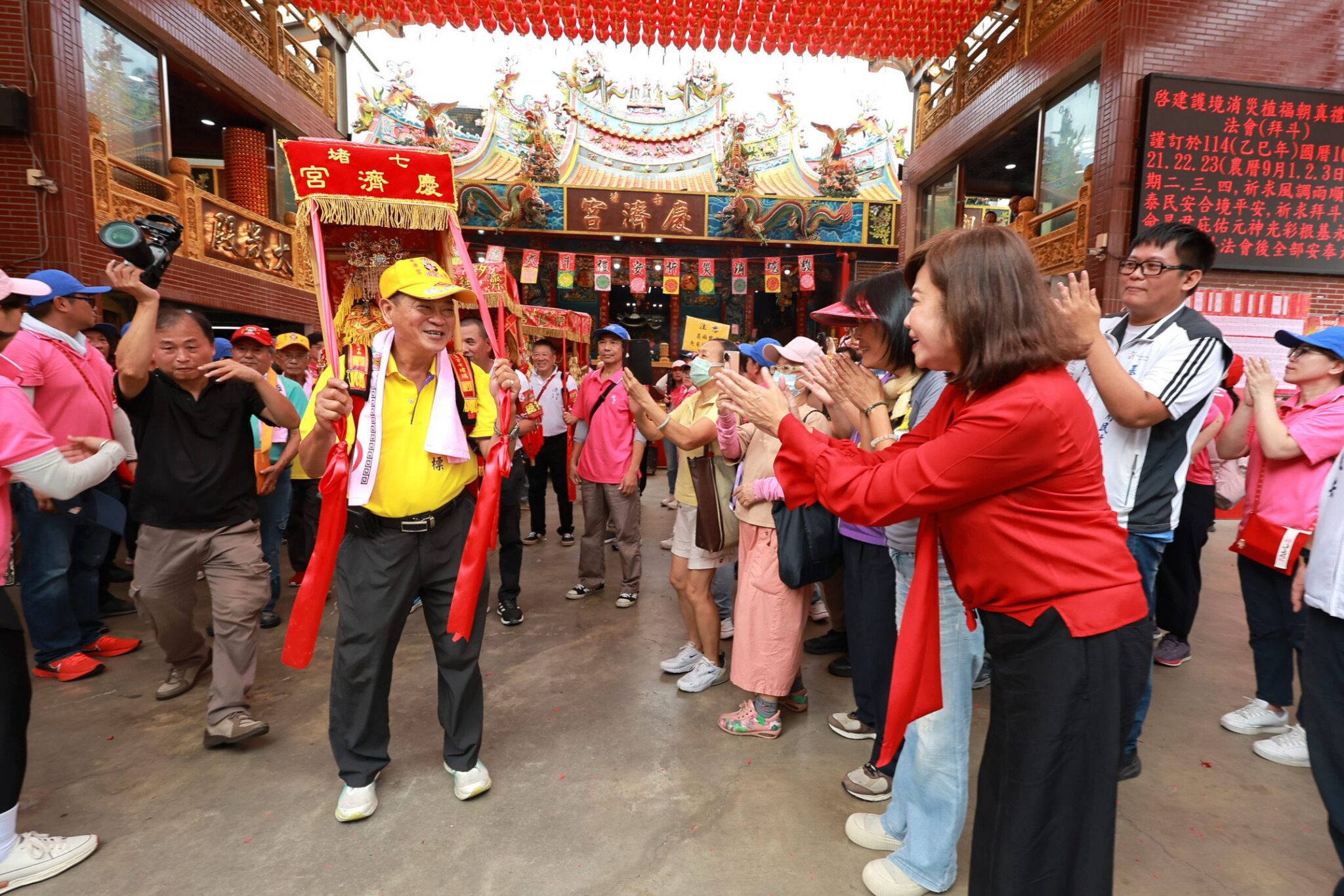 三媽會香行腳駐駕七堵慶濟宮　邱佩琳親迎肯定宗教活動促進社會善循環