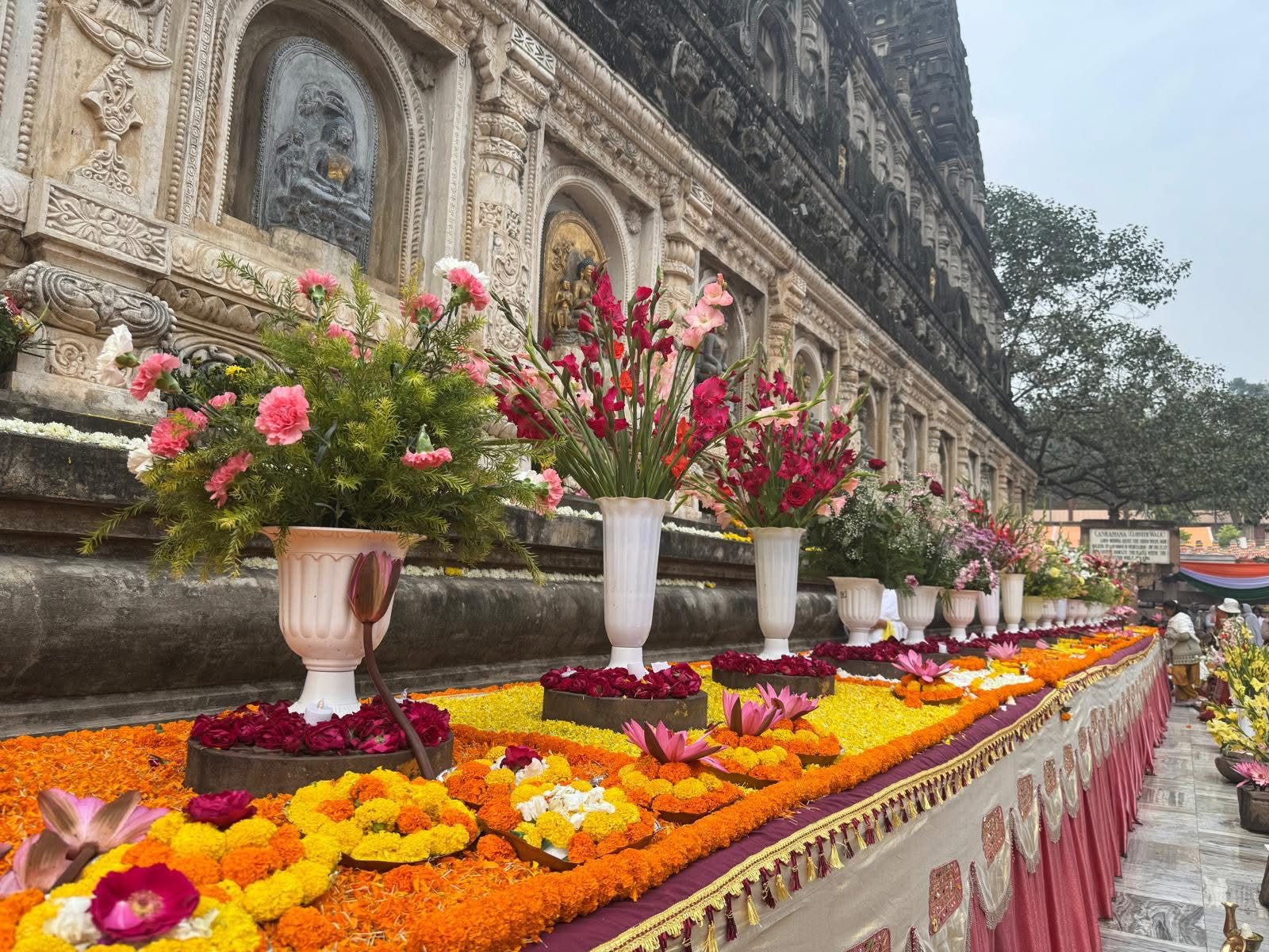 高傲與低谷；從心理學的兩極擺盪，讀懂41任薩迦法王拆解「傲慢」與「失落」