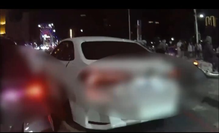 白色自小客拒檢逃逸。警方提供