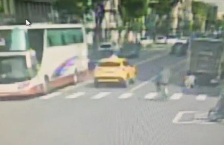 張姓巡佐撞違停貨車身亡。翻攝畫面