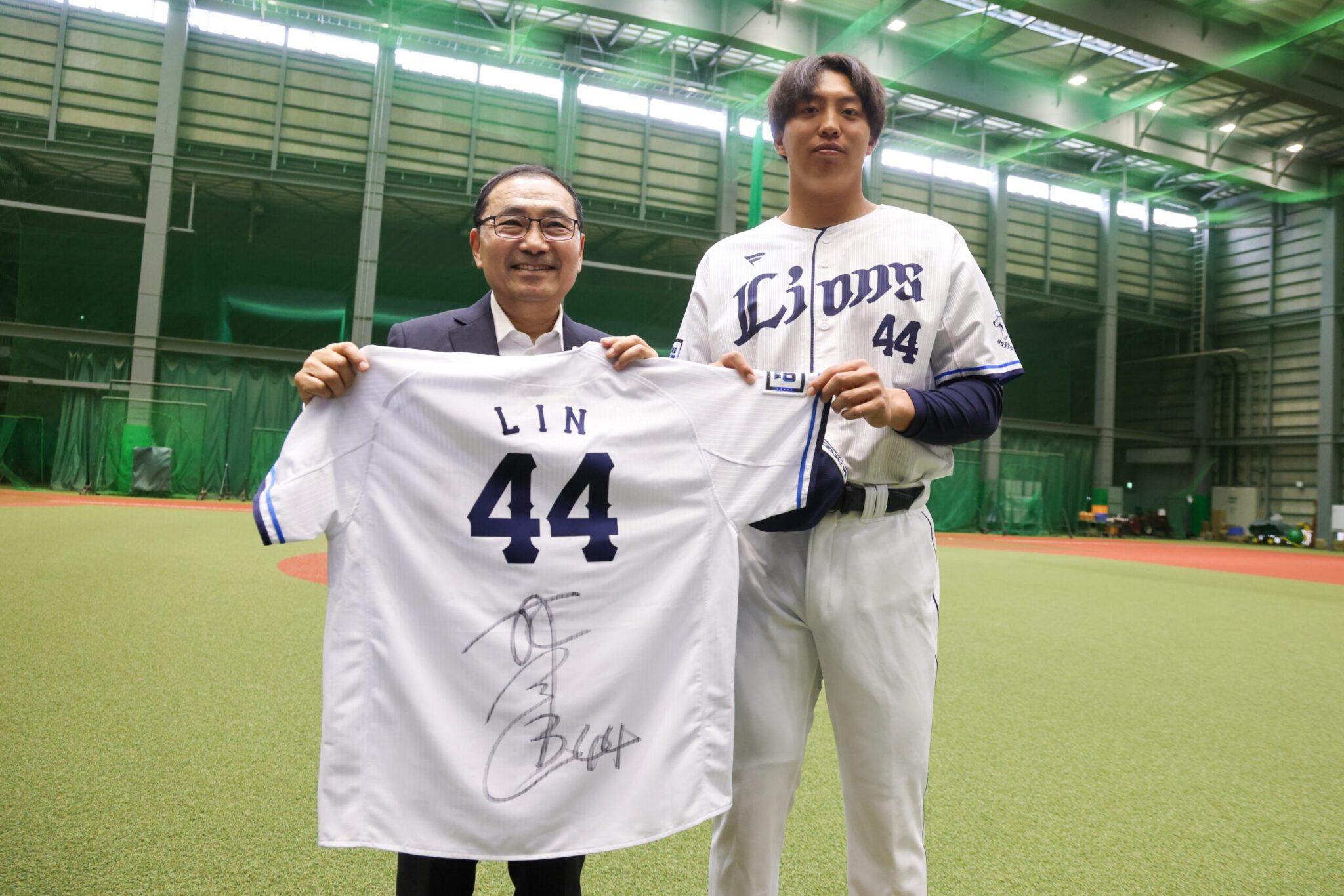 侯友宜率團訪西武巨蛋　帶「家鄉味」為台灣強打林冠臣加油打氣