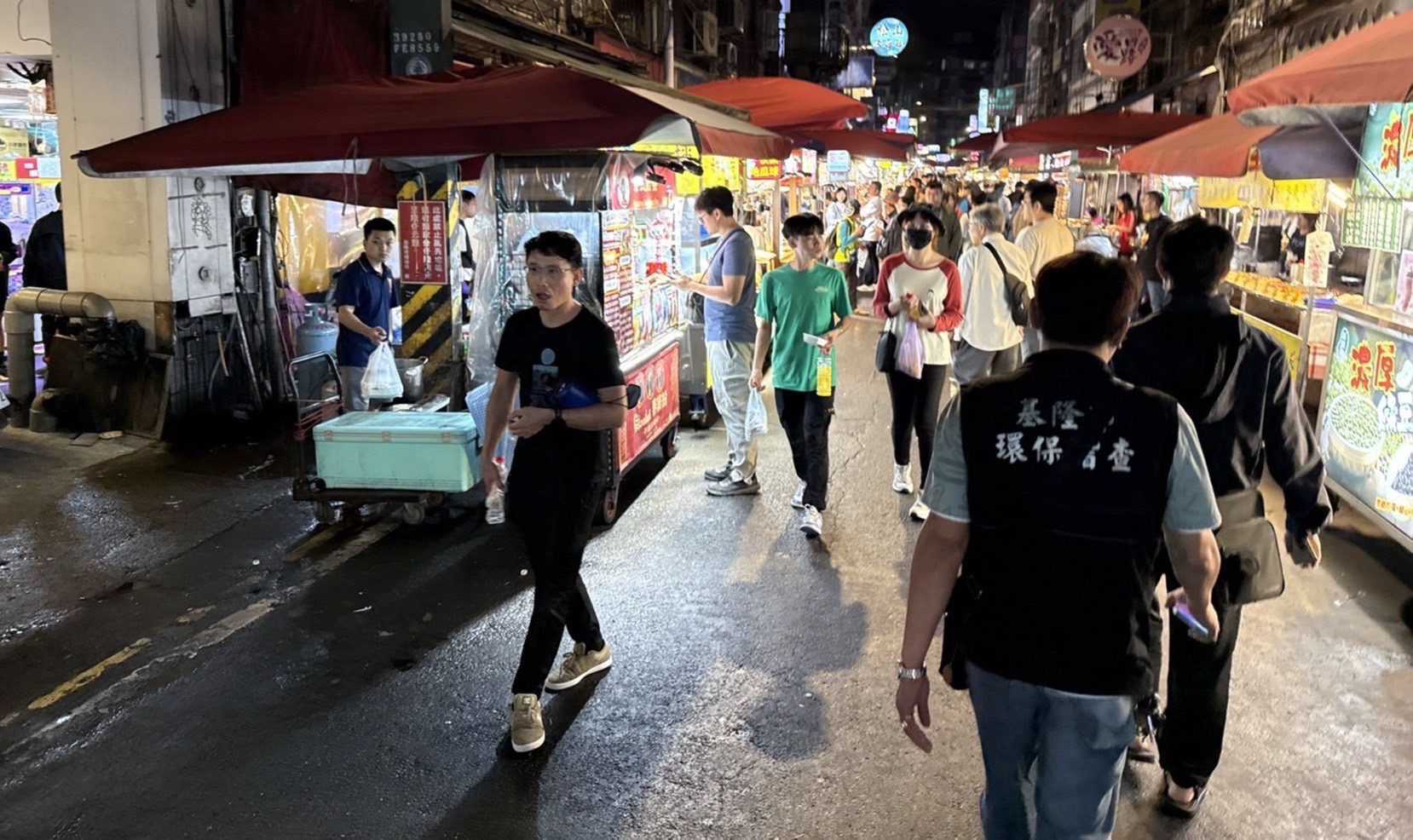 基隆環保、警局聯手出擊　加強熱點稽查取締髒亂