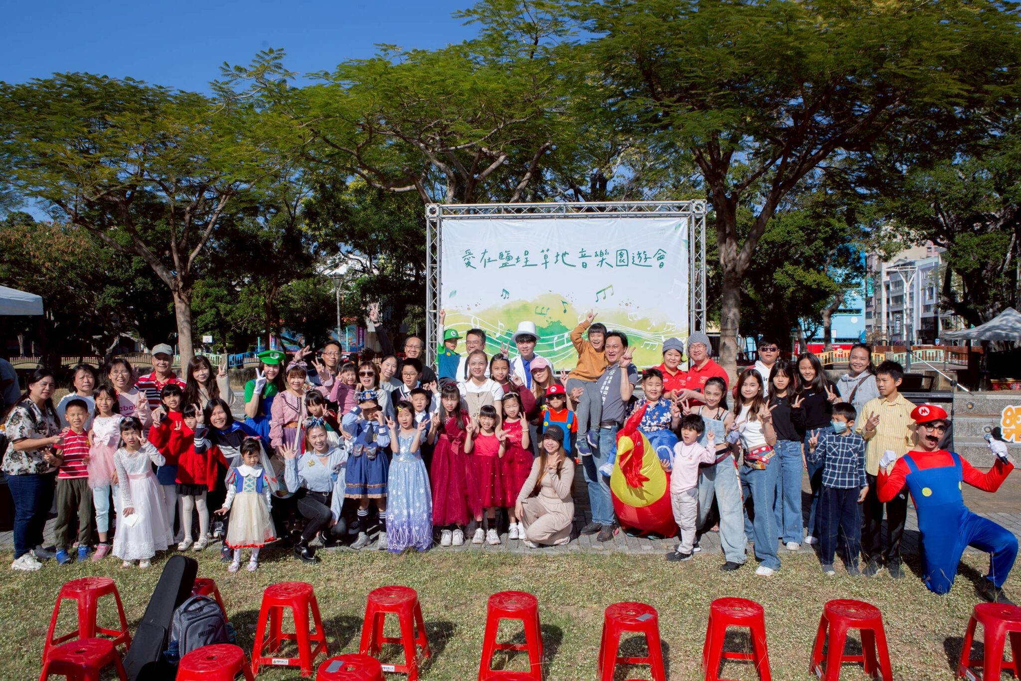 不走造勢演講路線　林哲弘以親子園遊會凝聚鹽埕　邱議瑩、黃捷路過揮手祝福初選順利
