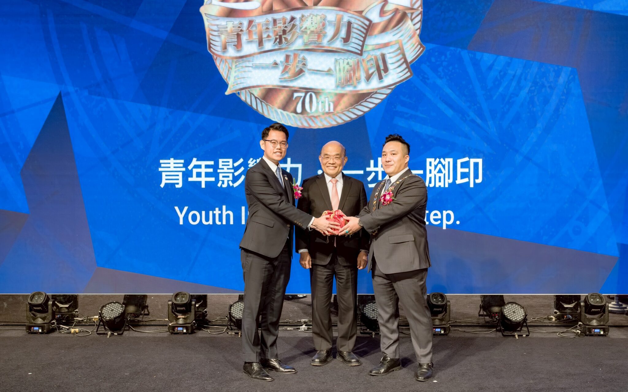 胡襗洋接棒台北青商會長 政商齊聚交接典禮　青年影響力一步一腳印