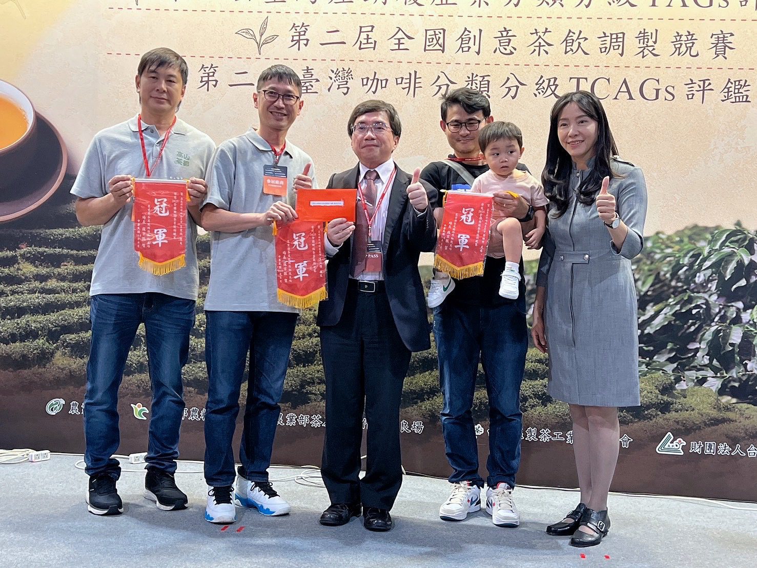 嘉義隊全國機採茶菁賽奪冠　隊員王俊傑春茶評鑑雙特等