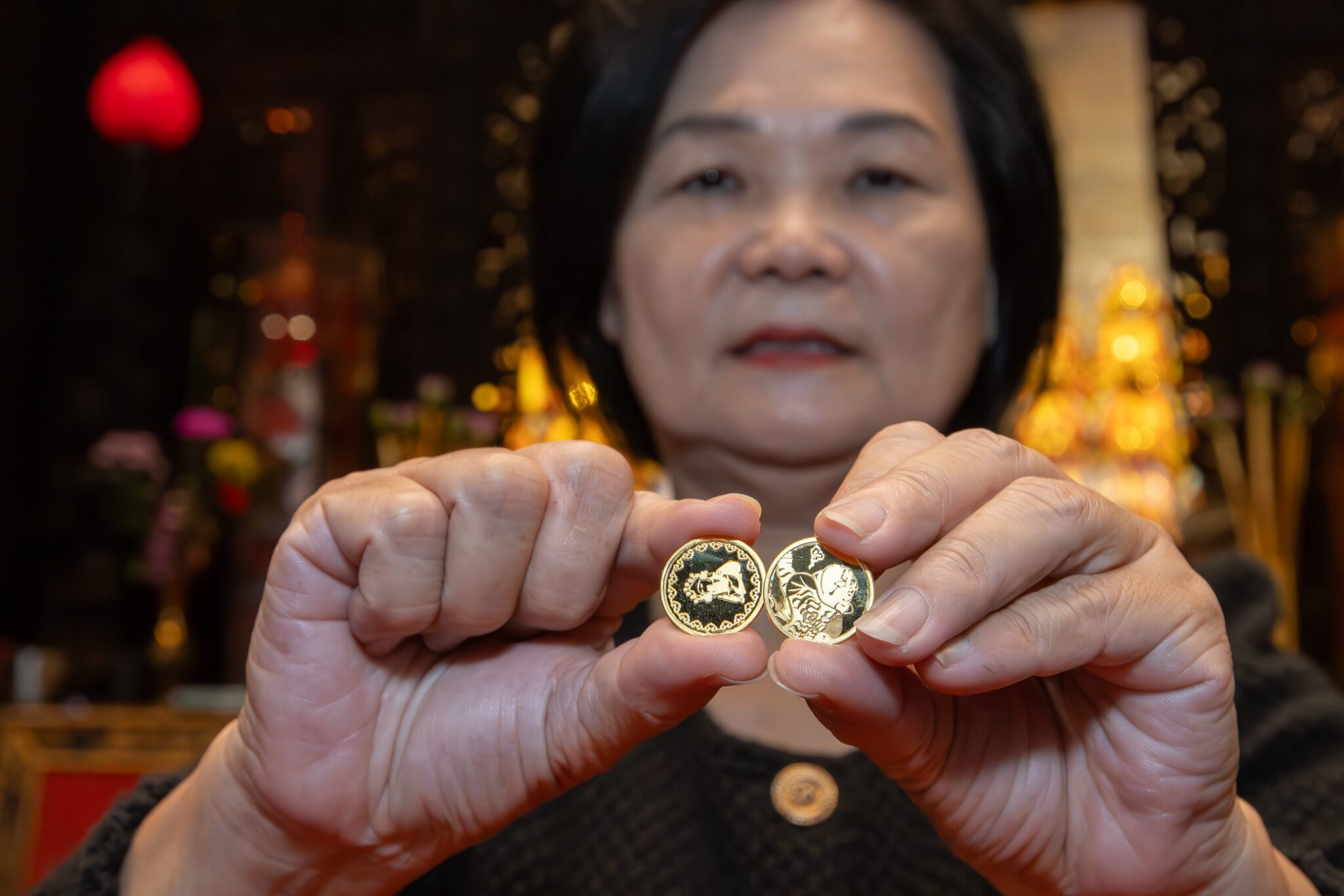 不畏金價飆　北港武德宮砸兩百萬置純金錢母　邀鎮長認證