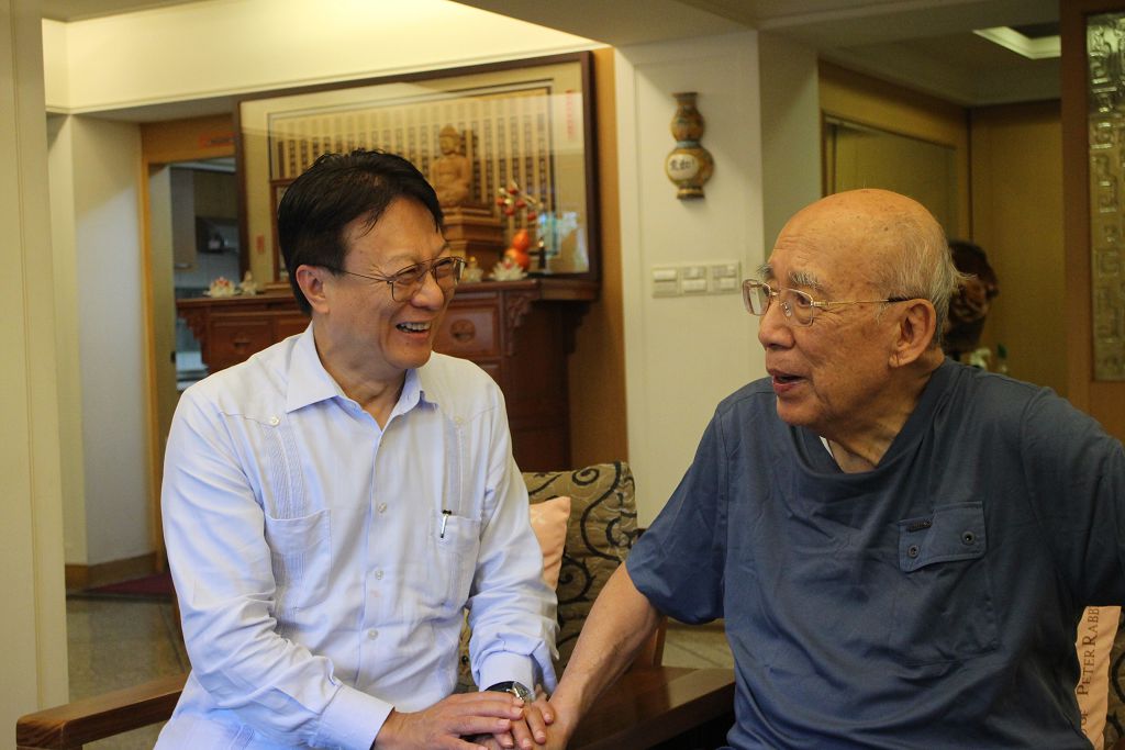 卓伯源拜會吳伯雄，謙虛請益盼承先啟後 - 樂聯網