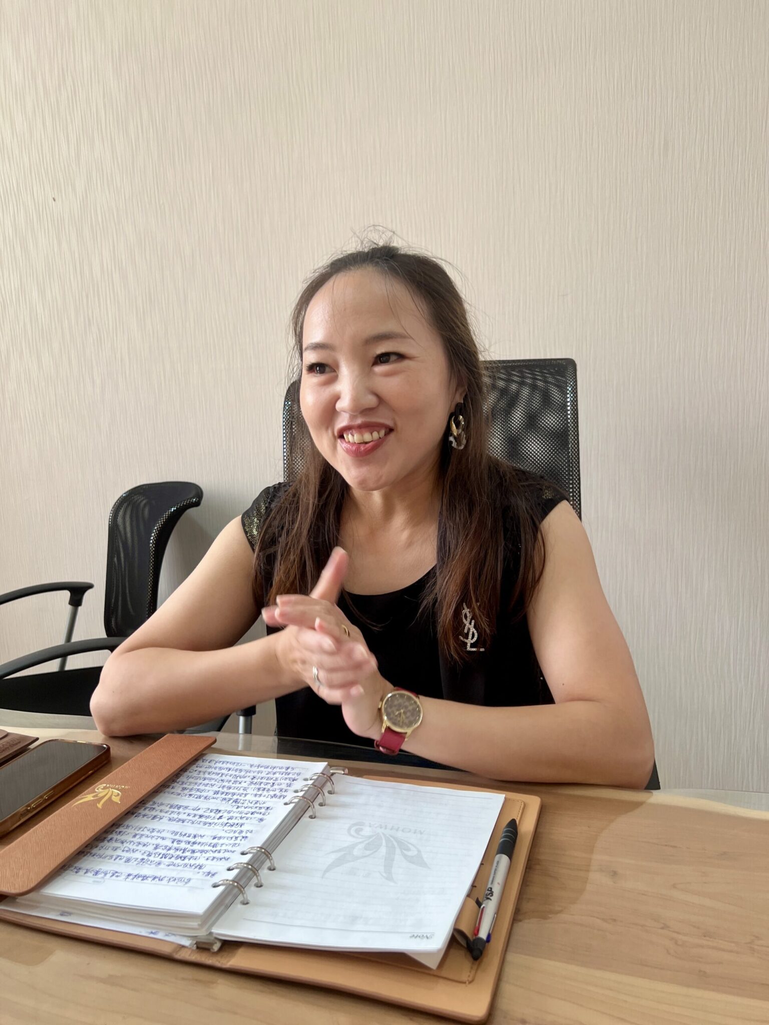 新住民在台灣｜滿群華，擦亮窗明几淨，也擦亮自己的人生