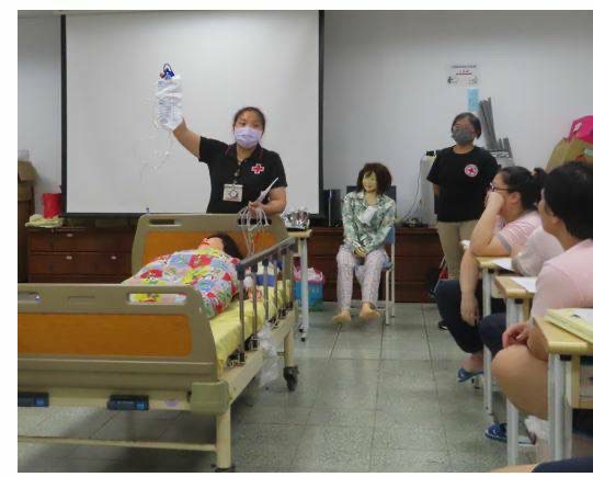 高雄女監照顧服務員訓練班結訓　20位學員成長為「照顧天使」