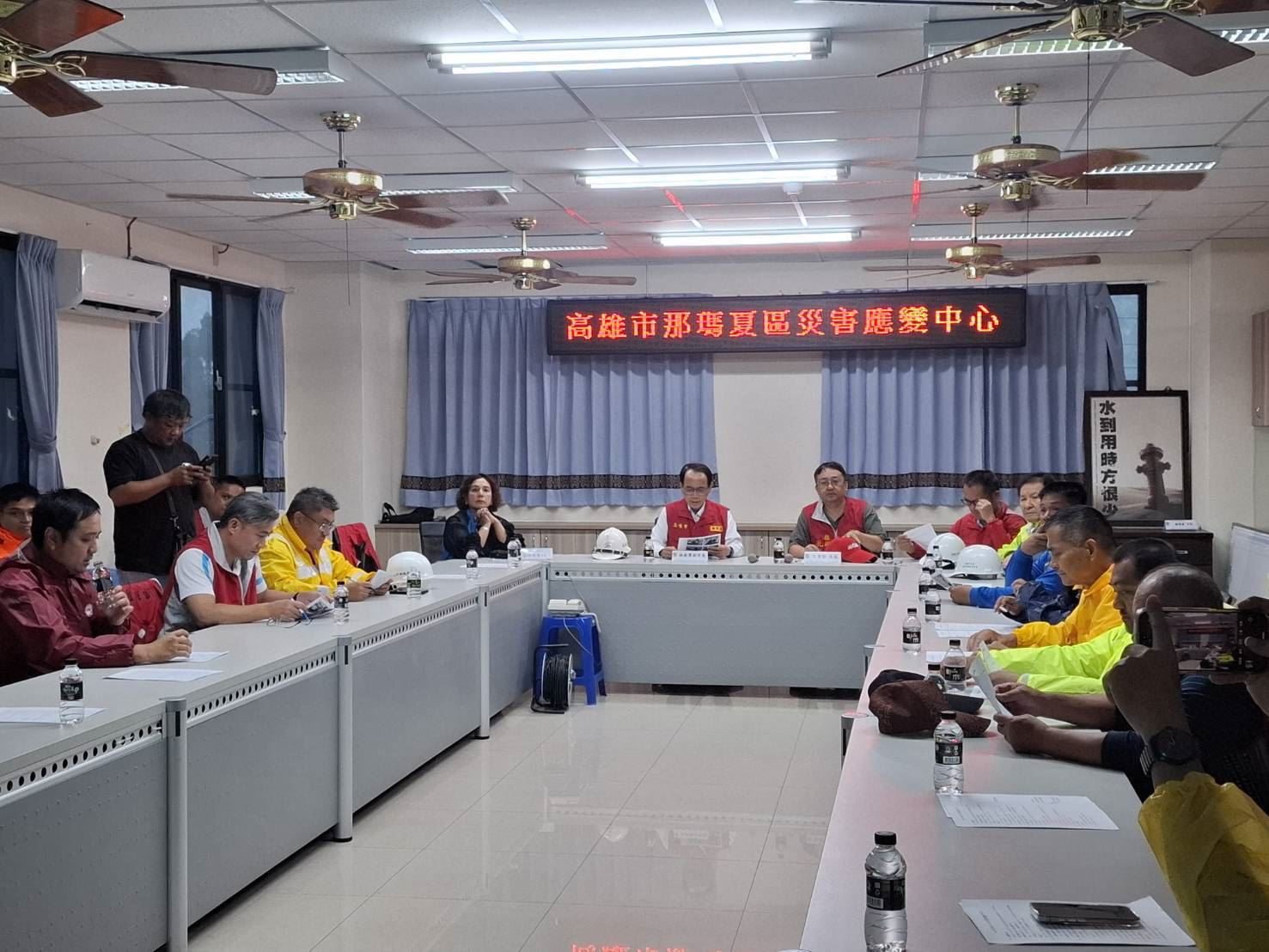 林副市長率隊前進那瑪夏區　並與公所災害應變中心開會研商　將陸續調派市府資源協助災後復舊