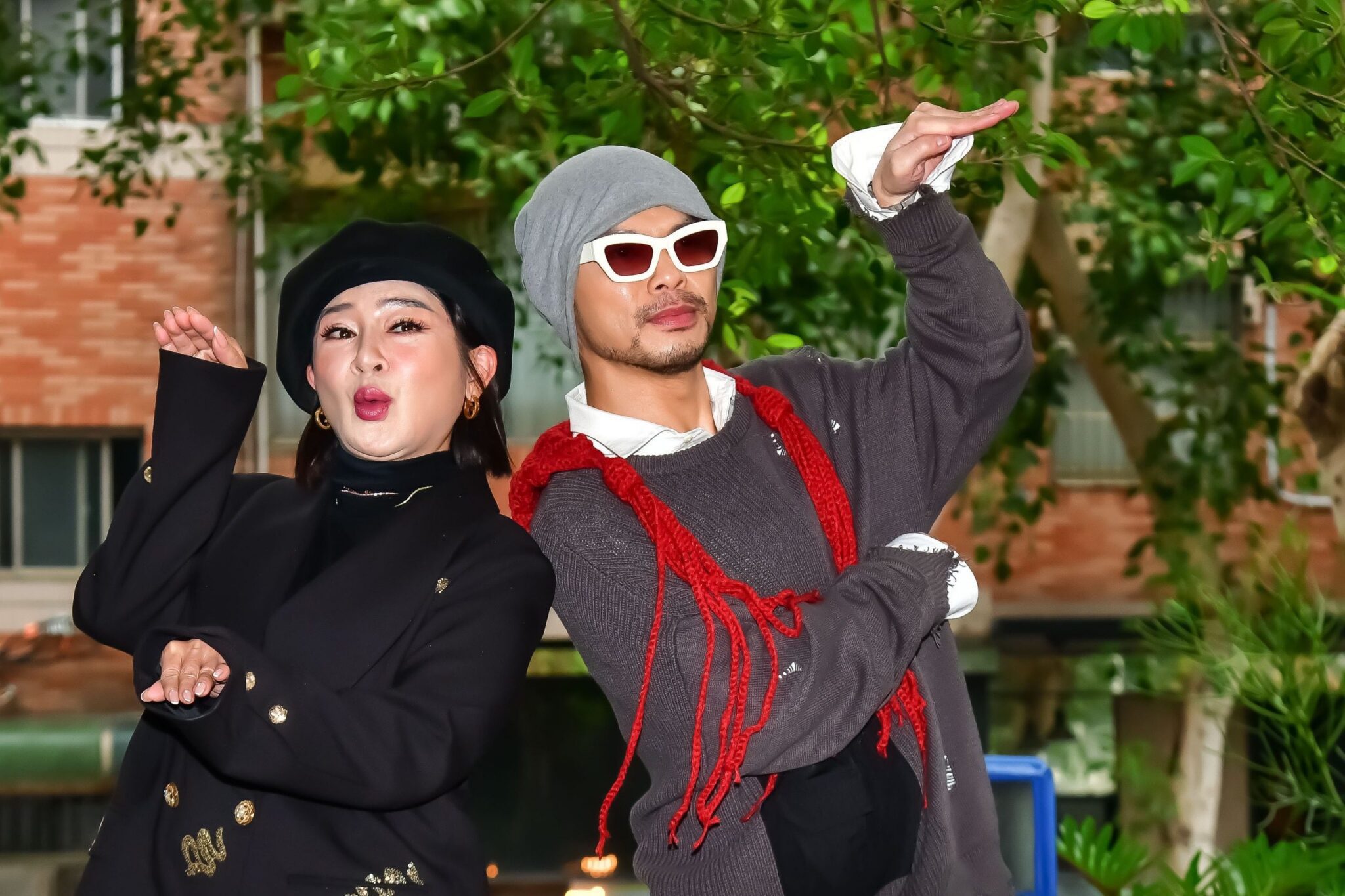 黃明志賀歲金曲 㩗手王彩樺蛇年狂歡