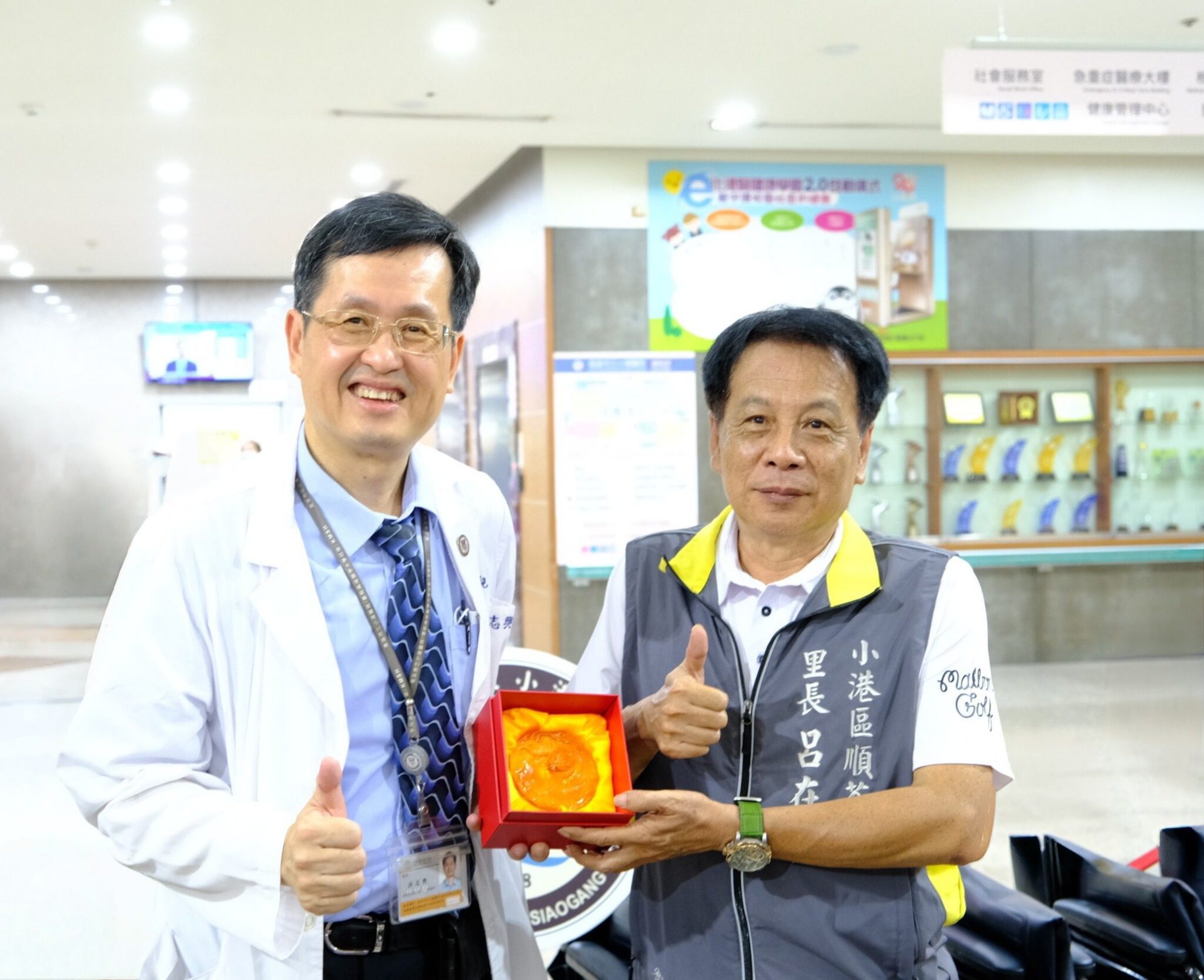 小港區順苓里　 里長父子合力捐贈72台輪椅　 打造更便利醫療環境