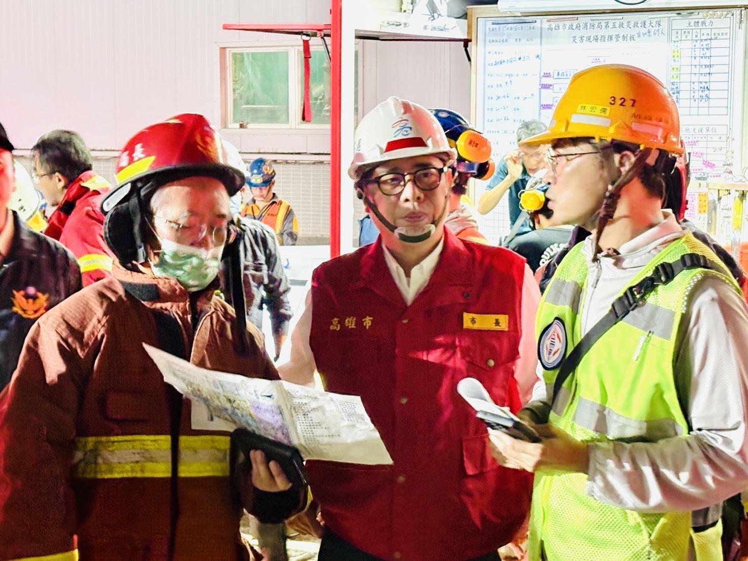 興達電廠晚間發生火警 陳其邁趕往現場了解事故 興達電廠晚間發生火警 陳其邁趕往現場了解事故