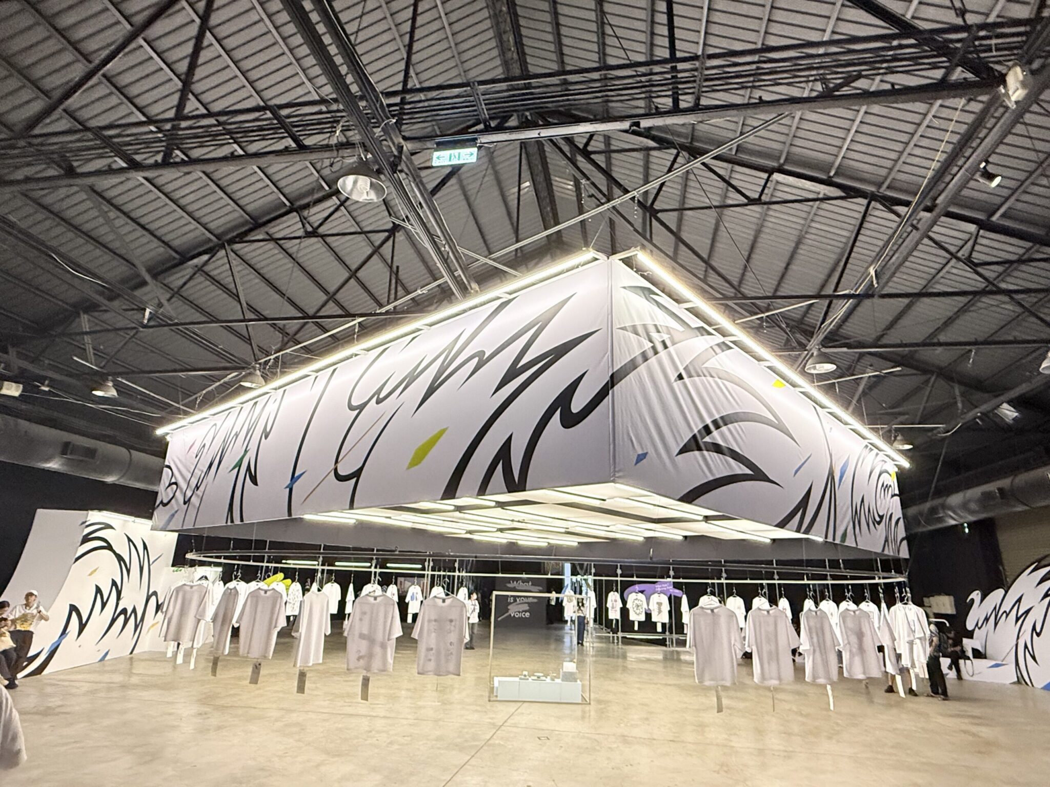 2025 高雄設計節把高雄變潮牌　開幕日陳其邁現場創作高雄潮T