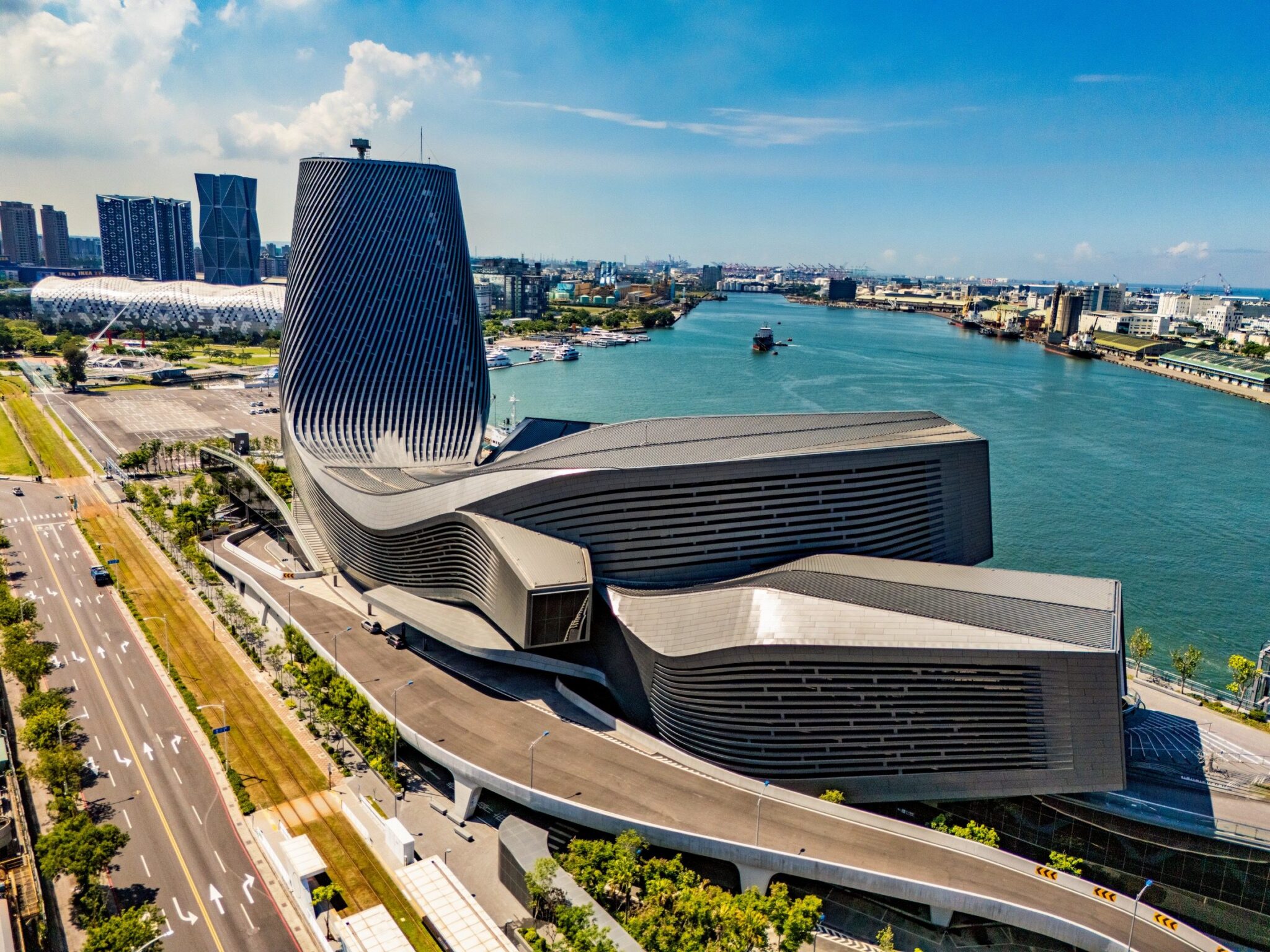 台灣之光　「高雄港旅運中心」榮獲雙獎肯定