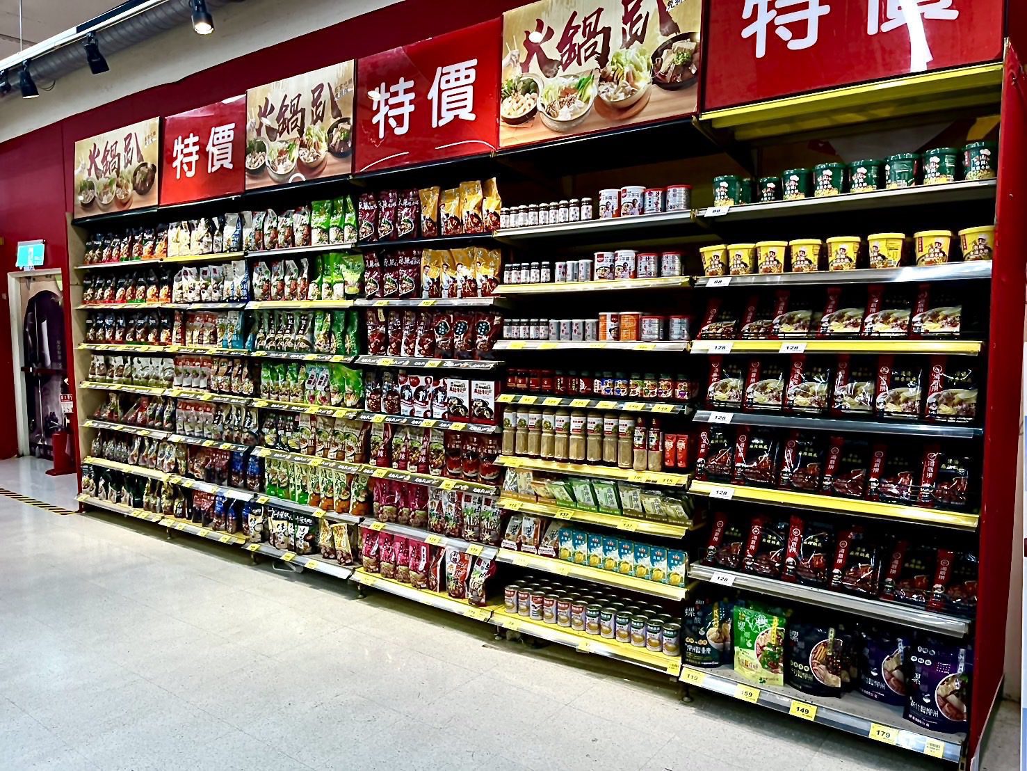 攻佔冬季冒煙商機　家樂福火鍋趴招喚名店名品應戰　推薦超過百款湯底