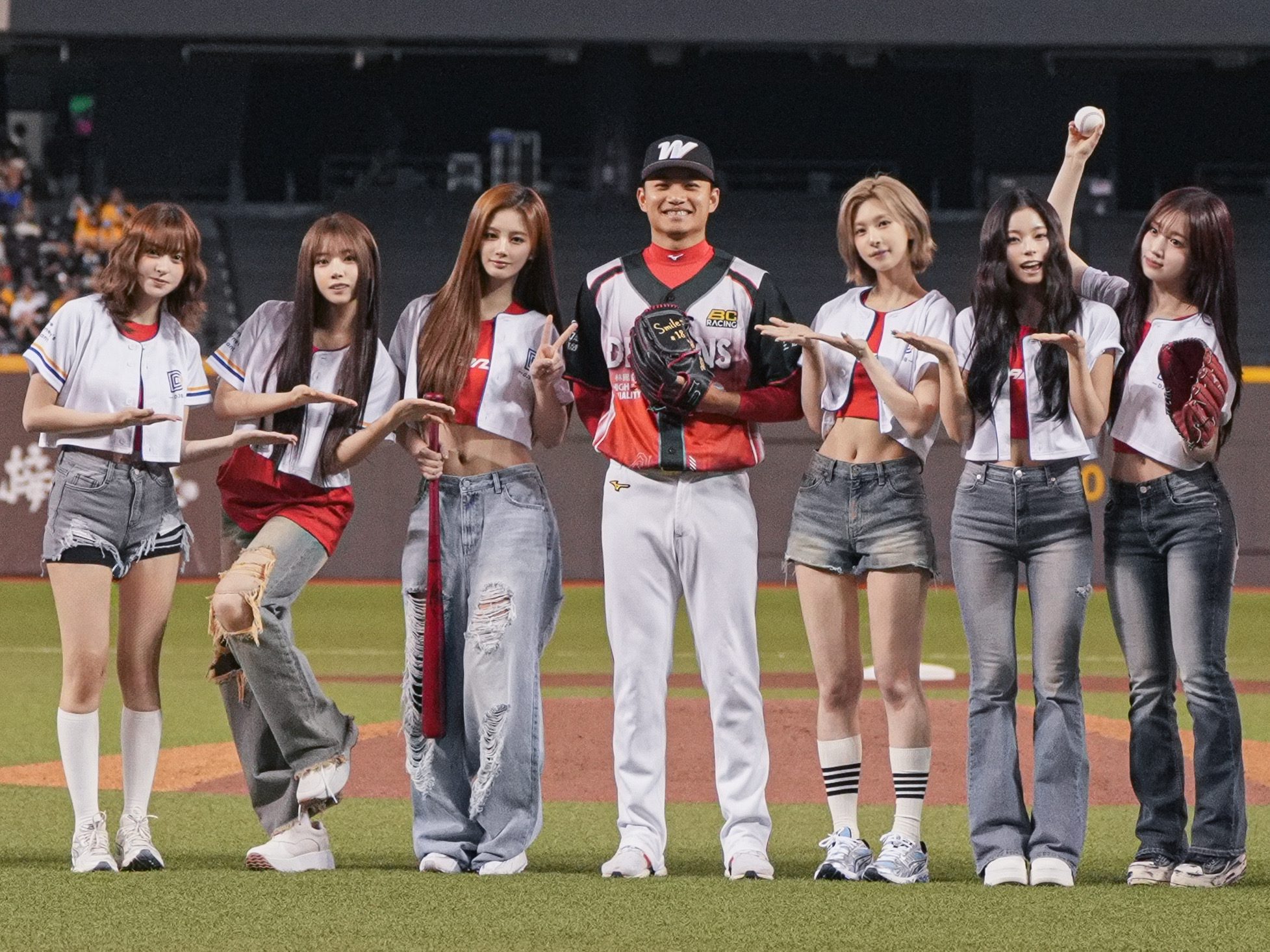 NMIXX登台北大巨蛋  完美開球 舞力全開征服全場