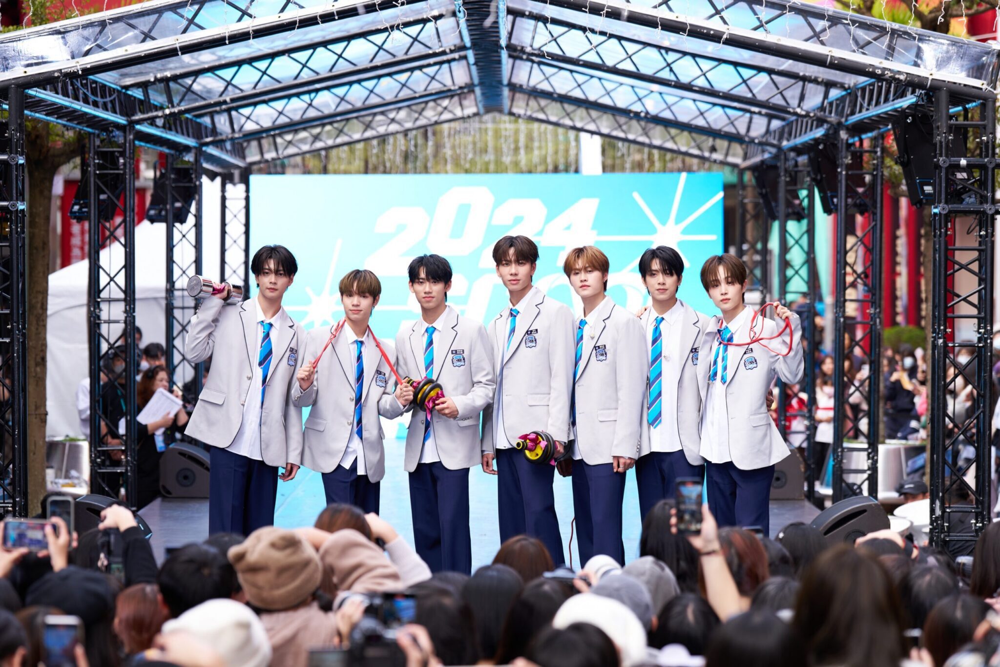 全新七人男團 SEVENTOEIGHT 成團滿月挾高人氣迎2025首簽會 全新七人男團 SEVENTOEIGHT 成團滿月挾高人氣迎2025首簽會