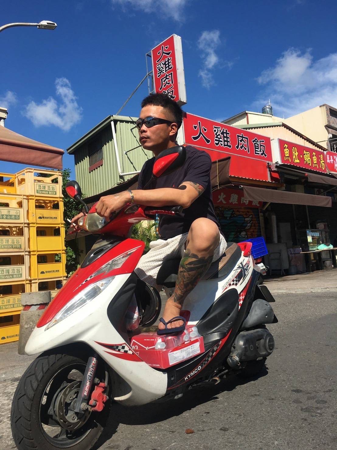 曾經黑化自己的街頭８＋９　如今低頭合十以己身經驗照亮他人