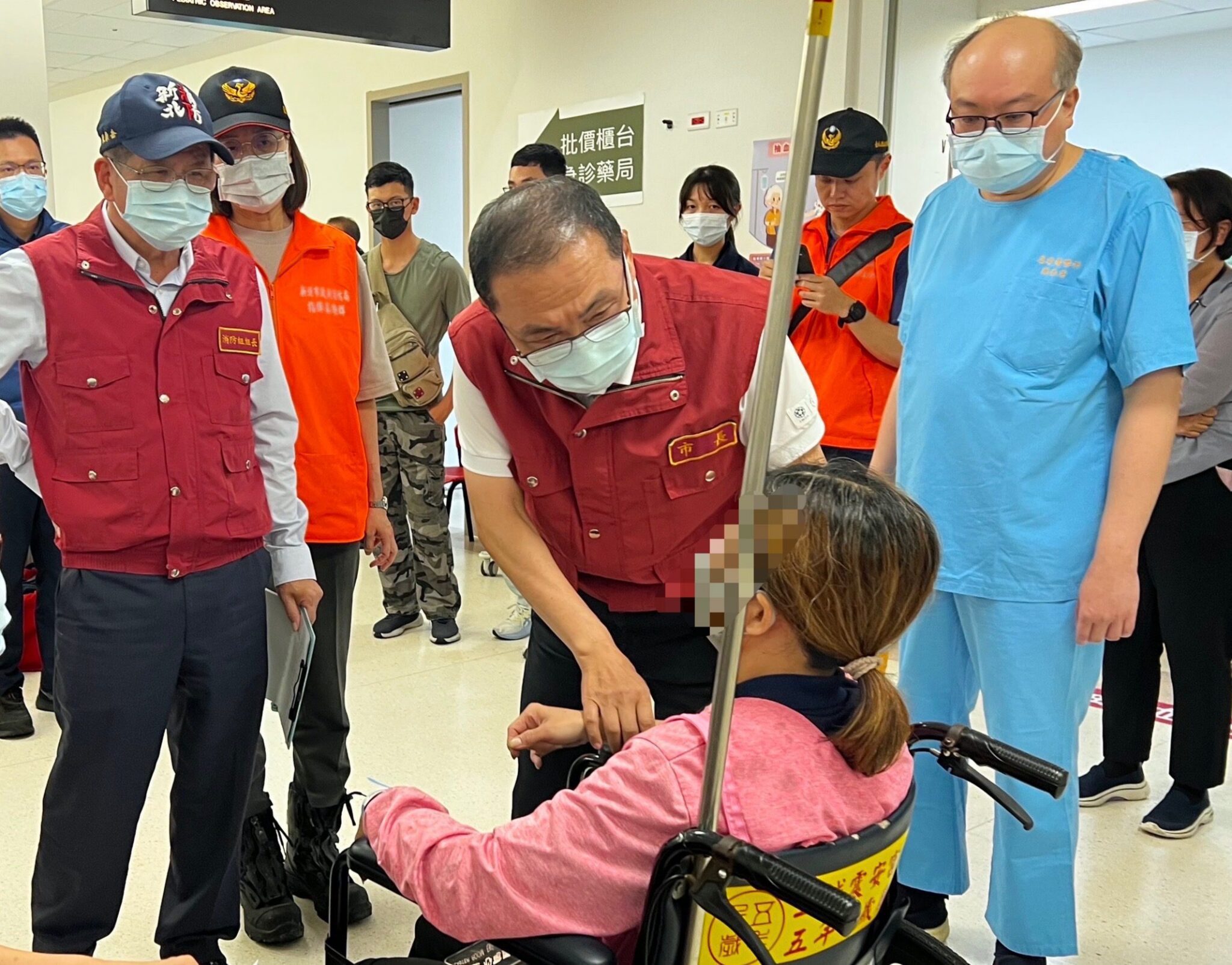 侯友宜今探視三峽車禍傷者及家屬 望傷者早日康復 也將協同對肇事者求償 侯友宜今探視三峽車禍傷者及家屬 望傷者早日康復 也將協同對肇事者求償