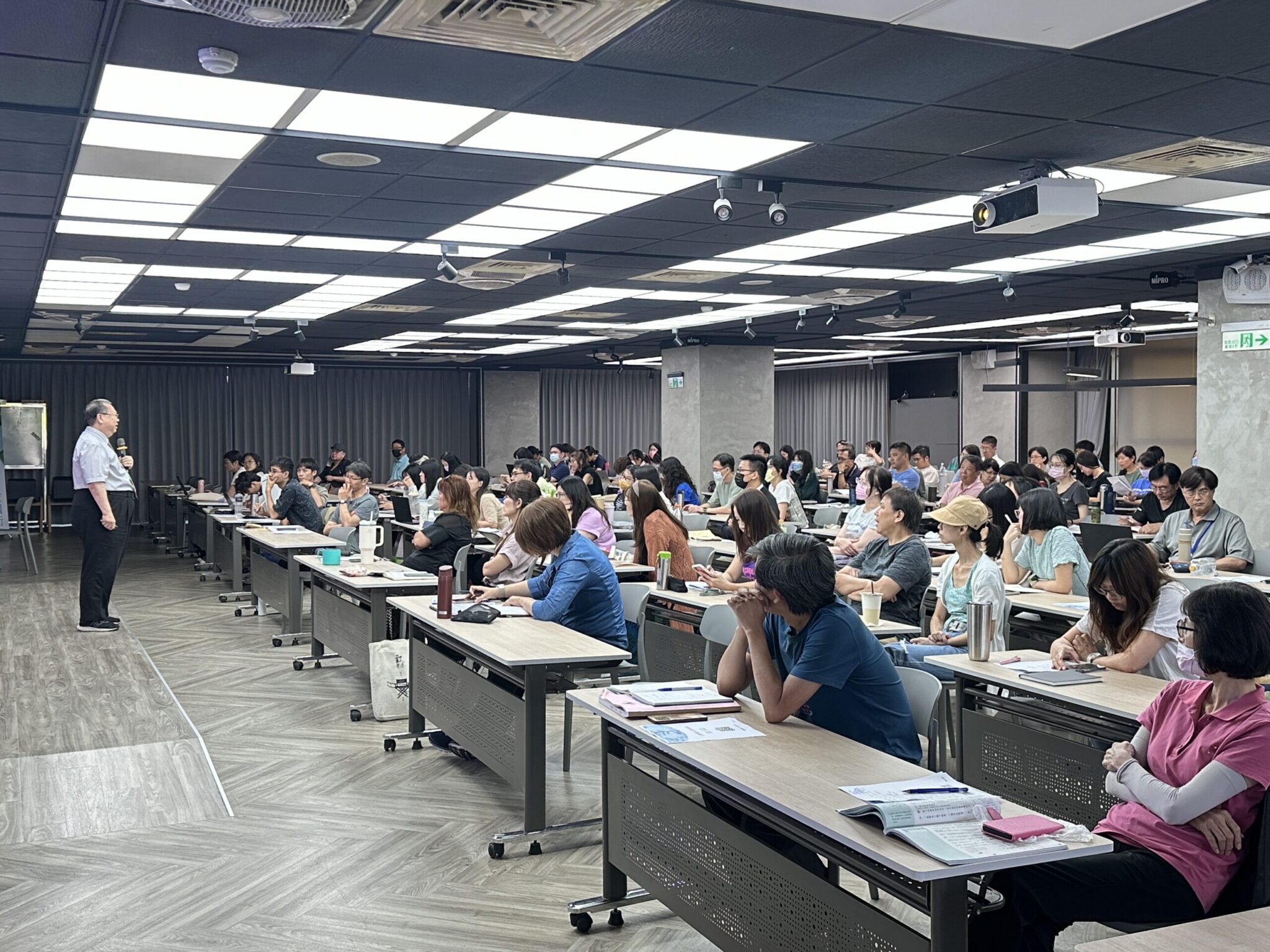 台灣學聯攜手南山及永平中學　助力400位教師AI　教學賦能