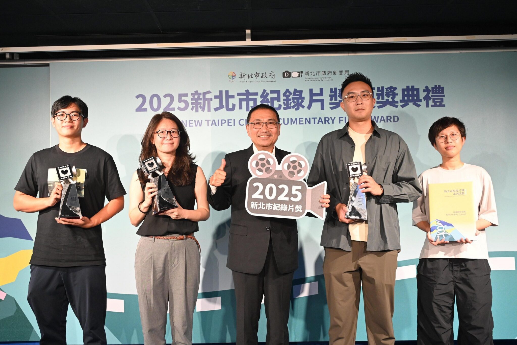新北紀錄片獎頒獎　《讓蜜蜂回家》拿下首獎　侯友宜肯定影像記錄台灣力量