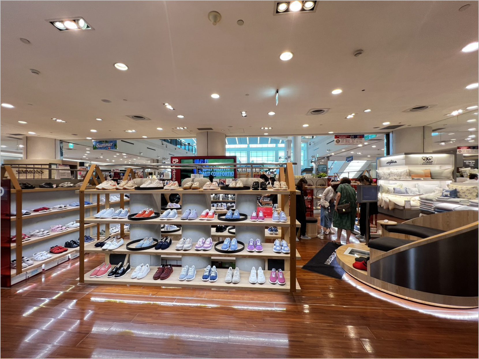 Berkeman春夏新品拼接厚底鞋 賴雅妍品牌日成焦點