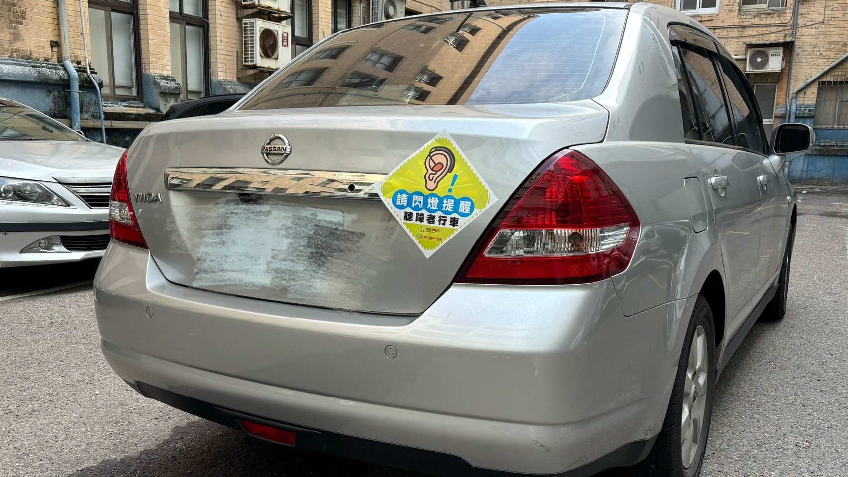 守護聽障者行車安全 基隆推動聽語障行車友善貼紙 守護聽障者行車安全 基隆推動聽語障行車友善貼紙