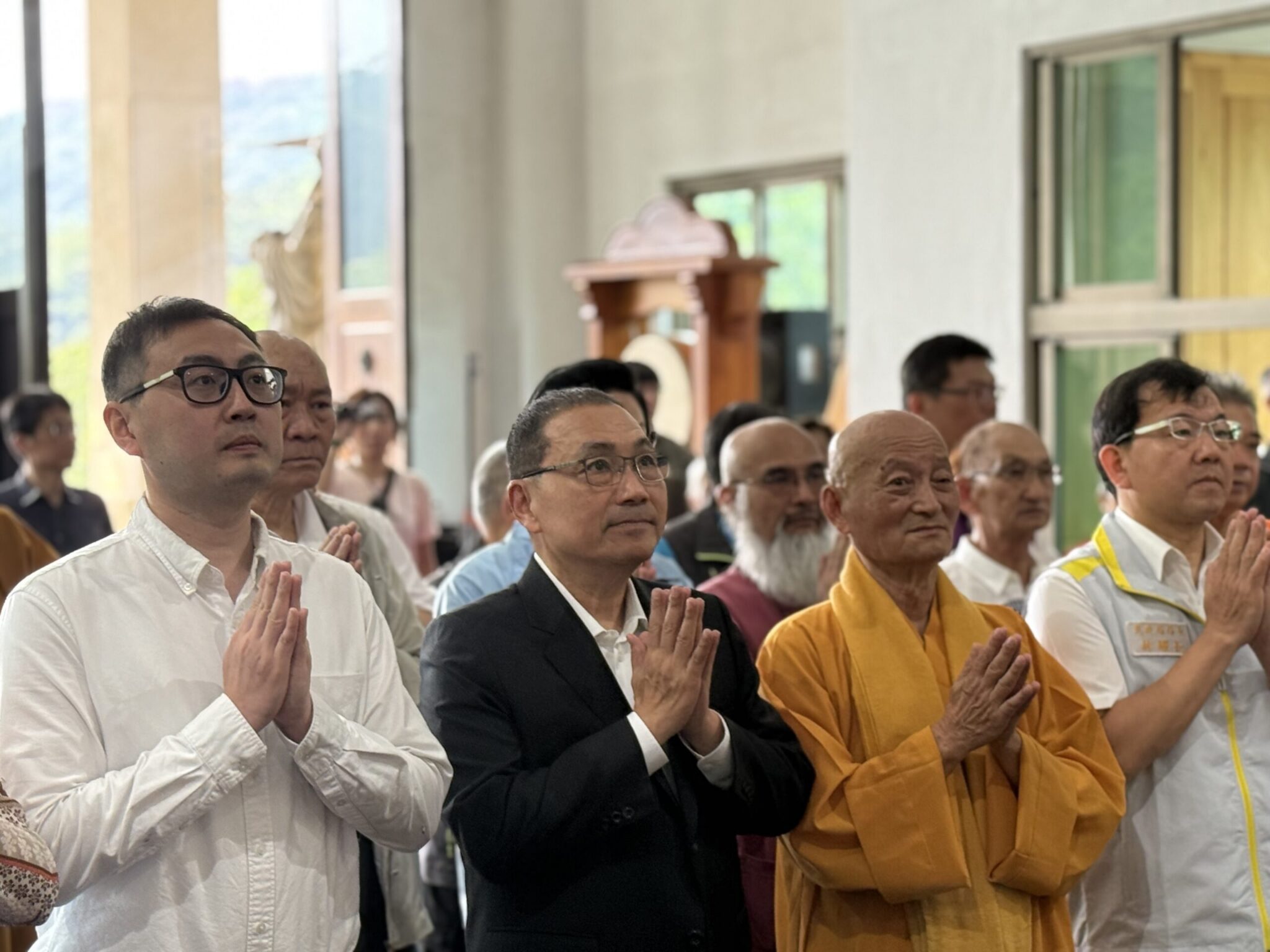 釋迦牟尼佛誕辰　 侯友宜參拜汐止聖覺寺、廣修禪寺　祈福市民安康