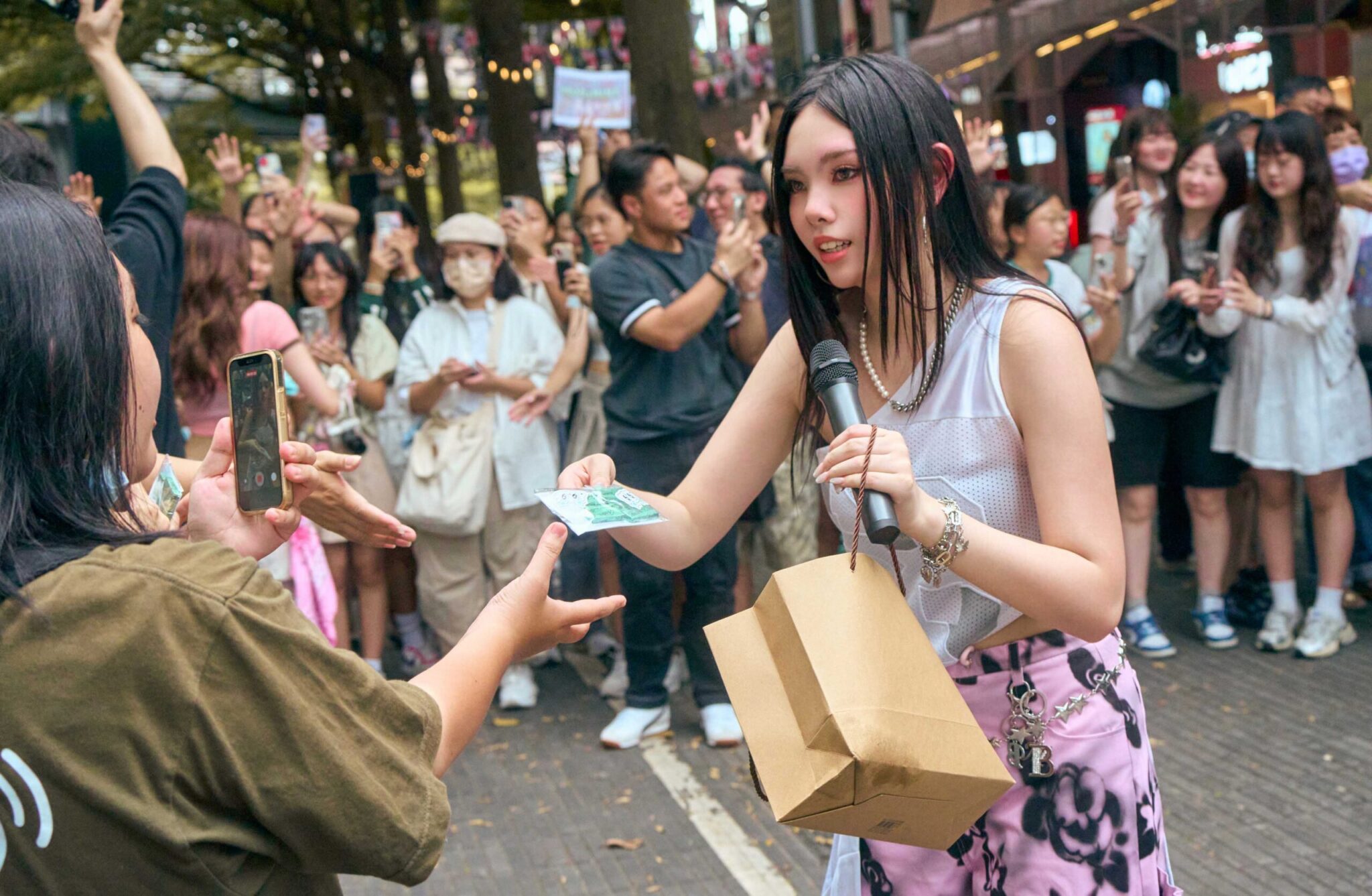 babyMINT 滿週年 信義區舞蹈快閃百人圍觀