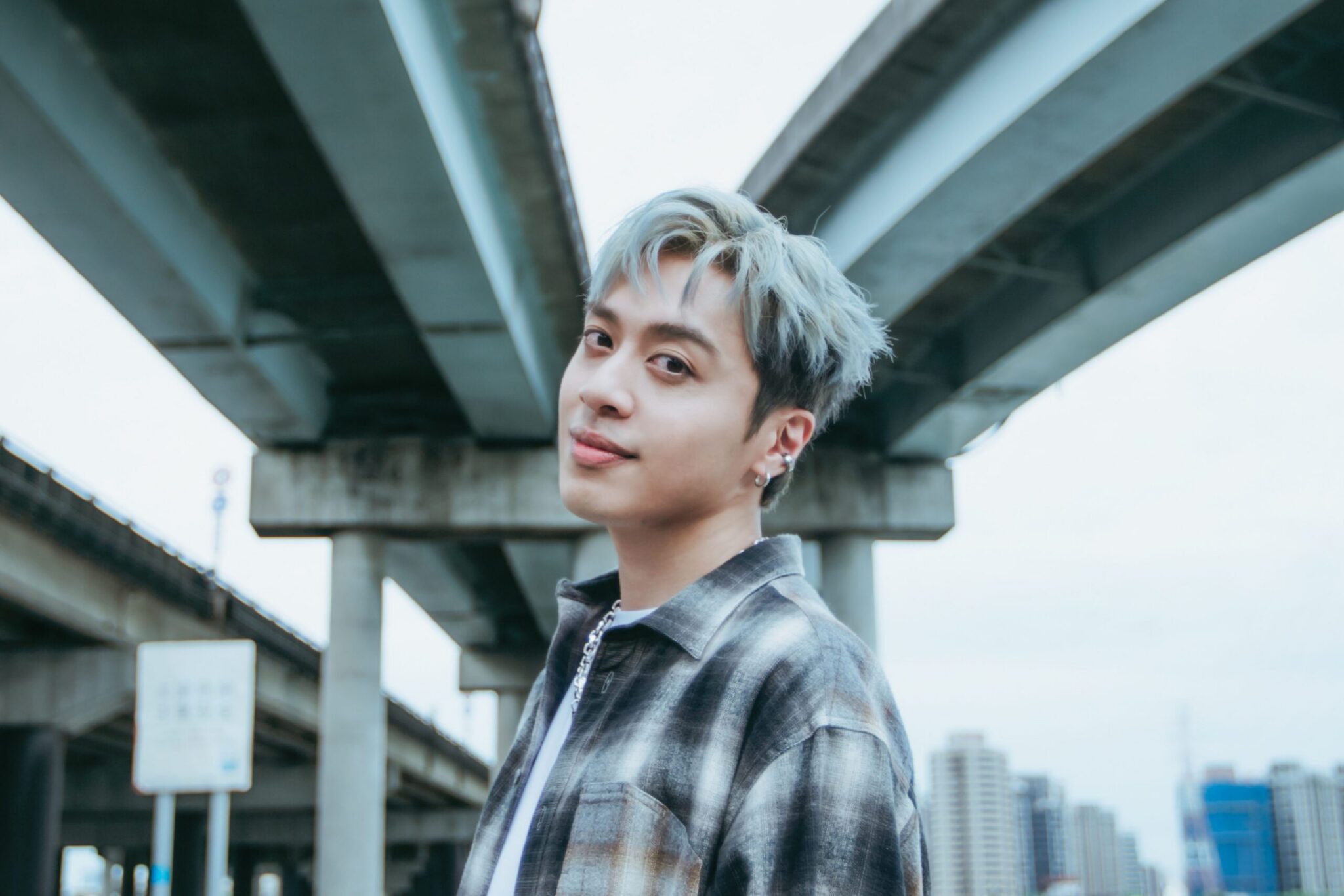 AP潘宇謙歌頌遠距離戀愛耐力賽 MV 一鏡到底濃縮愛的起承轉合