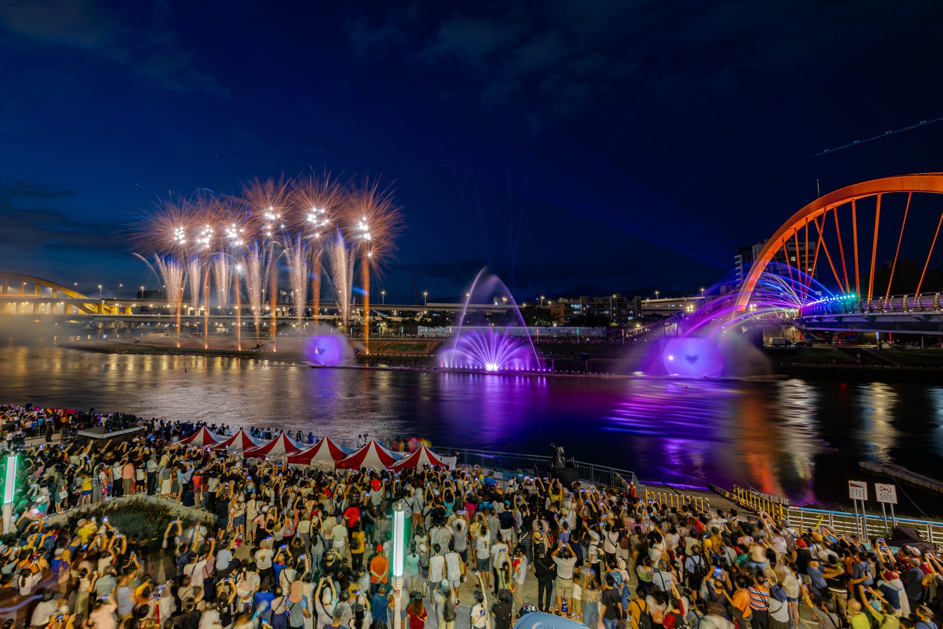 快把握！北市水舞嘉年華　彩虹之夜、追愛音樂祭壓軸獻映