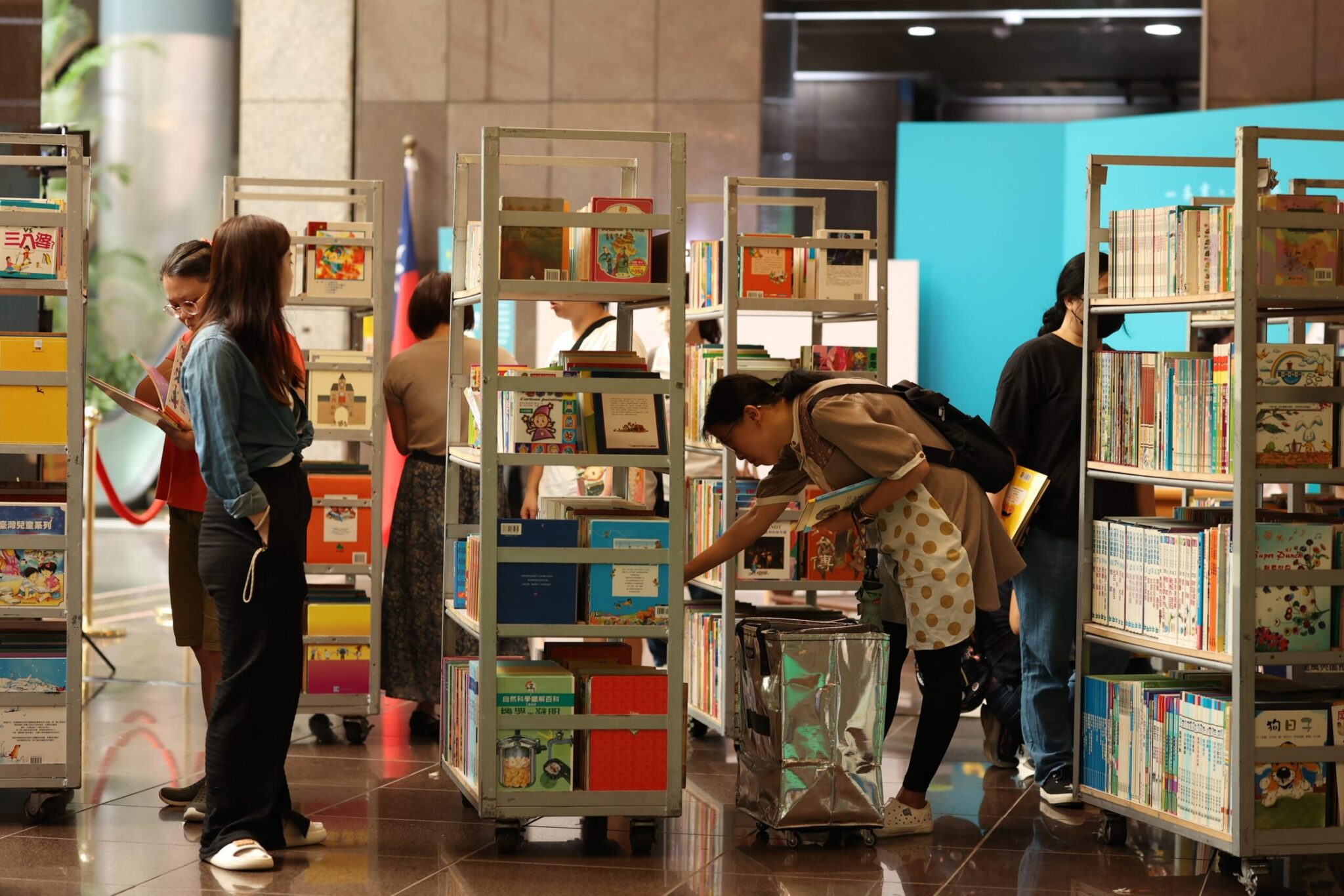 北市府化身書香市集　民眾響應永續閱讀