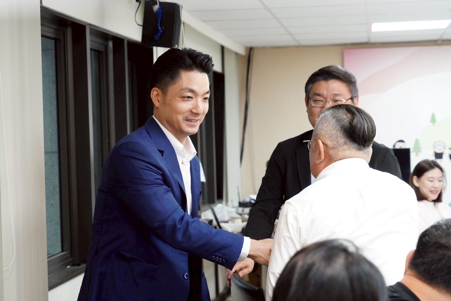 蔣萬安拜會民進黨團說明重大法案　議員關切輝達進駐進度