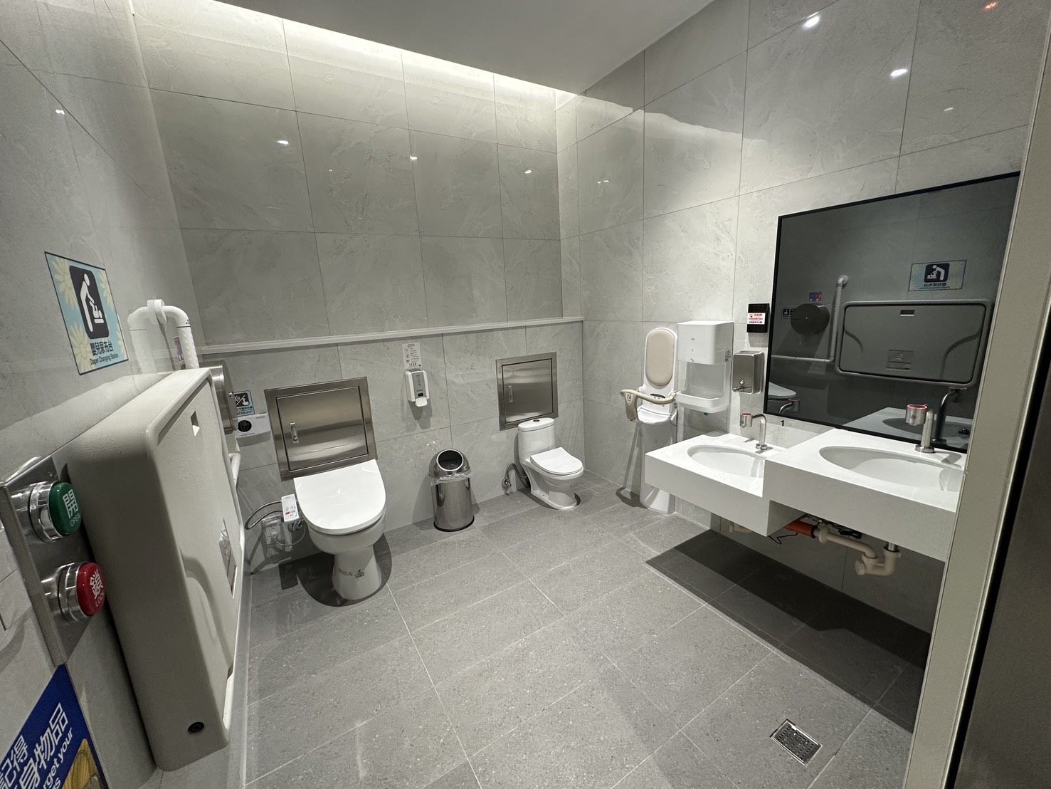 智慧感測＋免治馬桶　淡水站站後公園廁所全新啟用