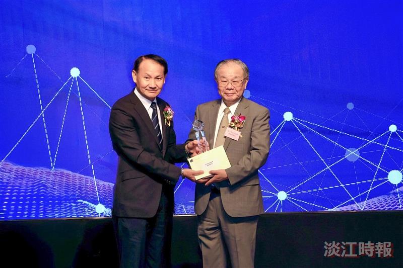 淡江大學推動傳統人文數位轉型　張炳煌獲有庠科技傑出教授獎