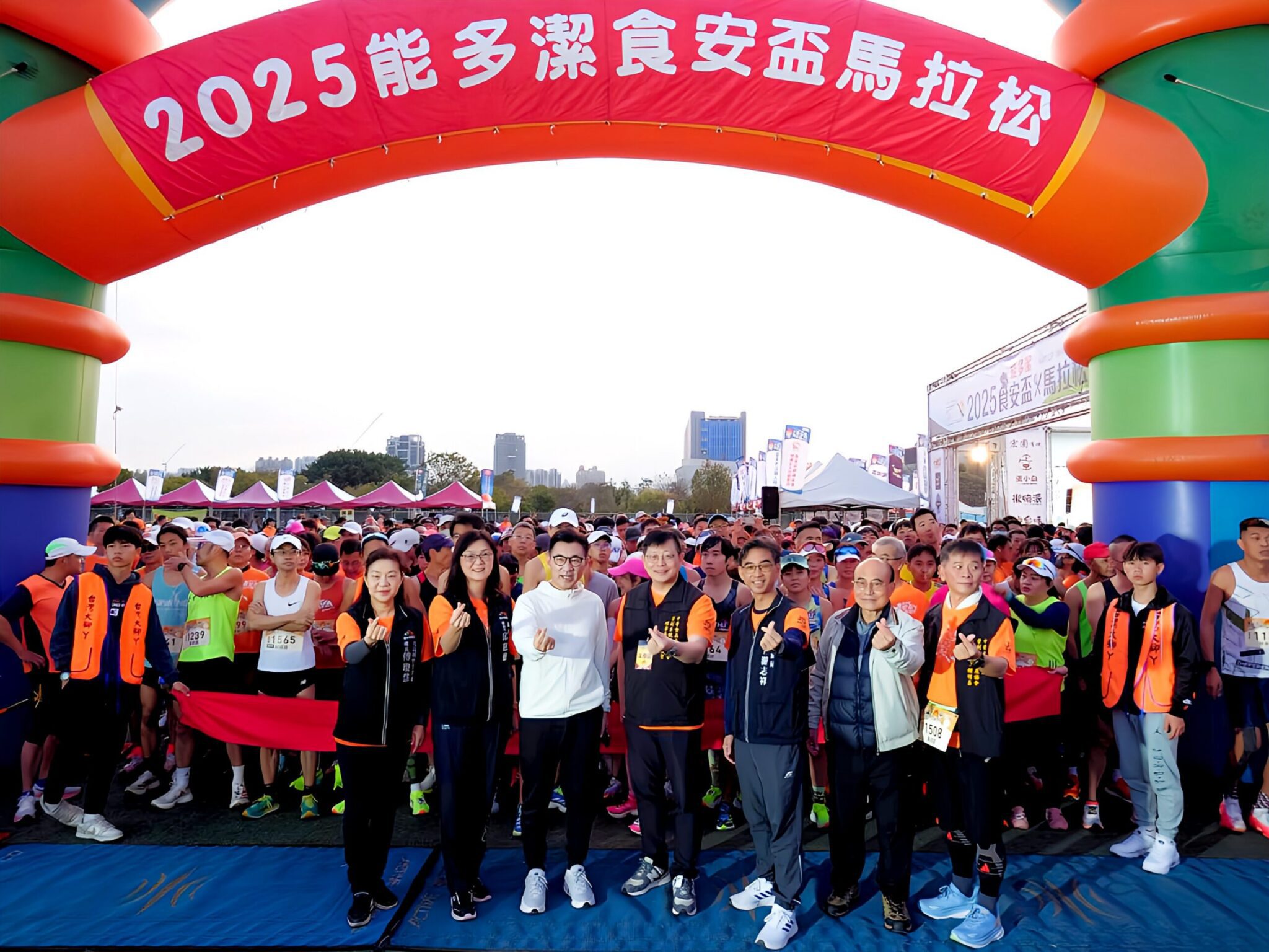 呷出健康、跑出快樂! 台中首屆「食安盃馬拉松」中央球場今起跑 呷出健康、跑出快樂! 台中首屆「食安盃馬拉松」中央球場今起跑