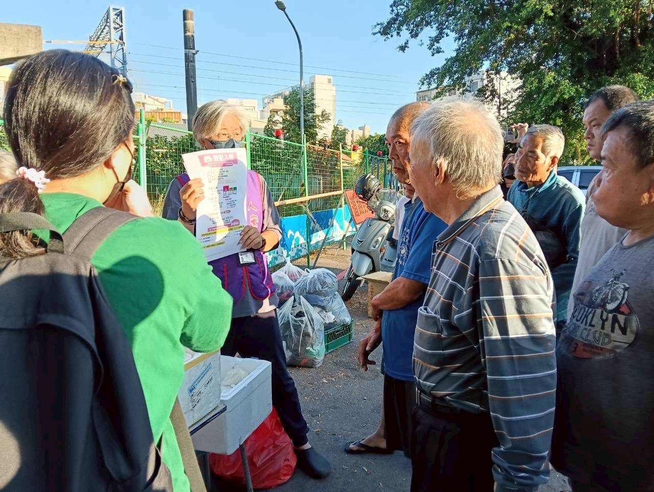 感恩節傳善意　人安基金會助街友安心領普發金