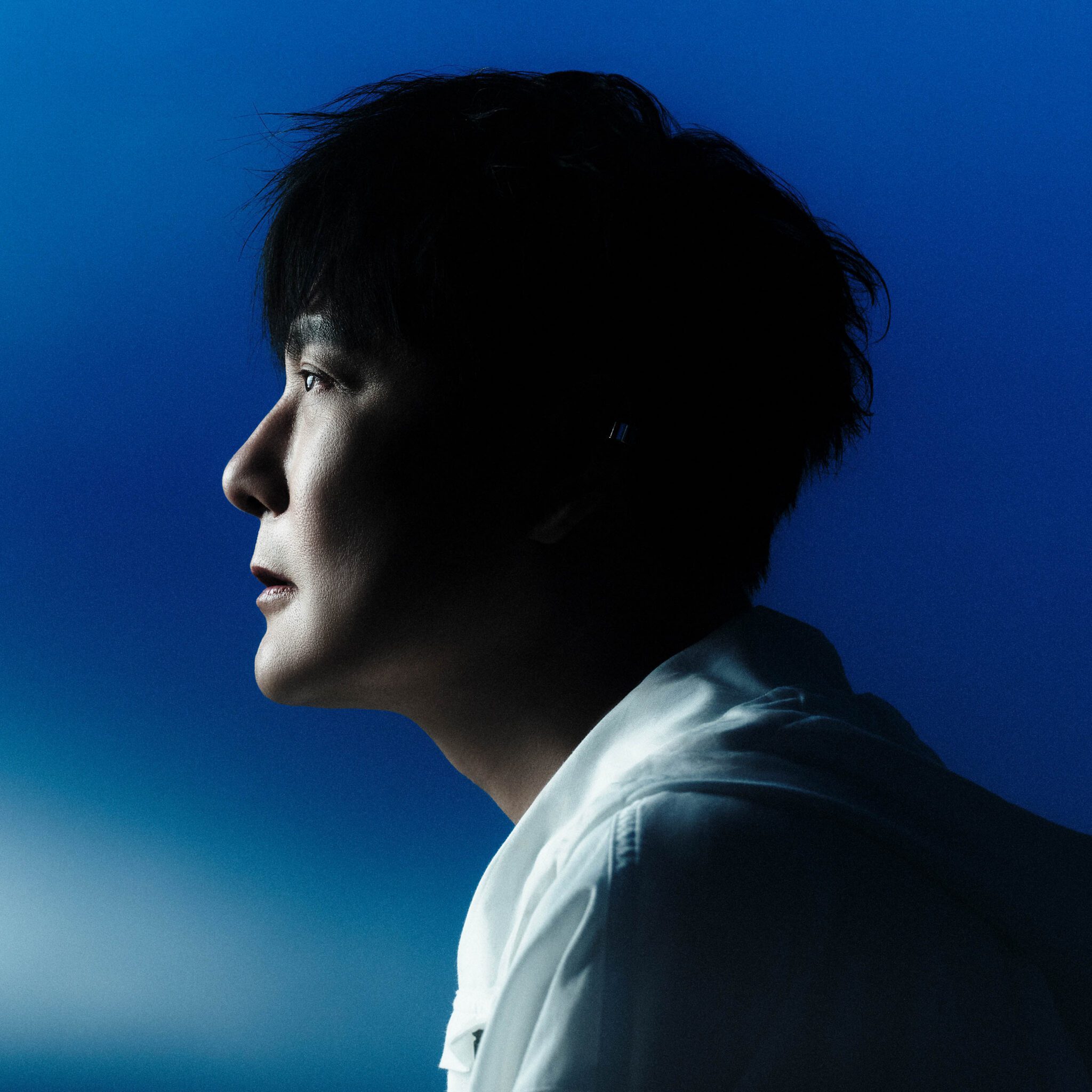 張信哲詩意搖滾刺破沉默 唱出現代群體冷漠背後的吶喊