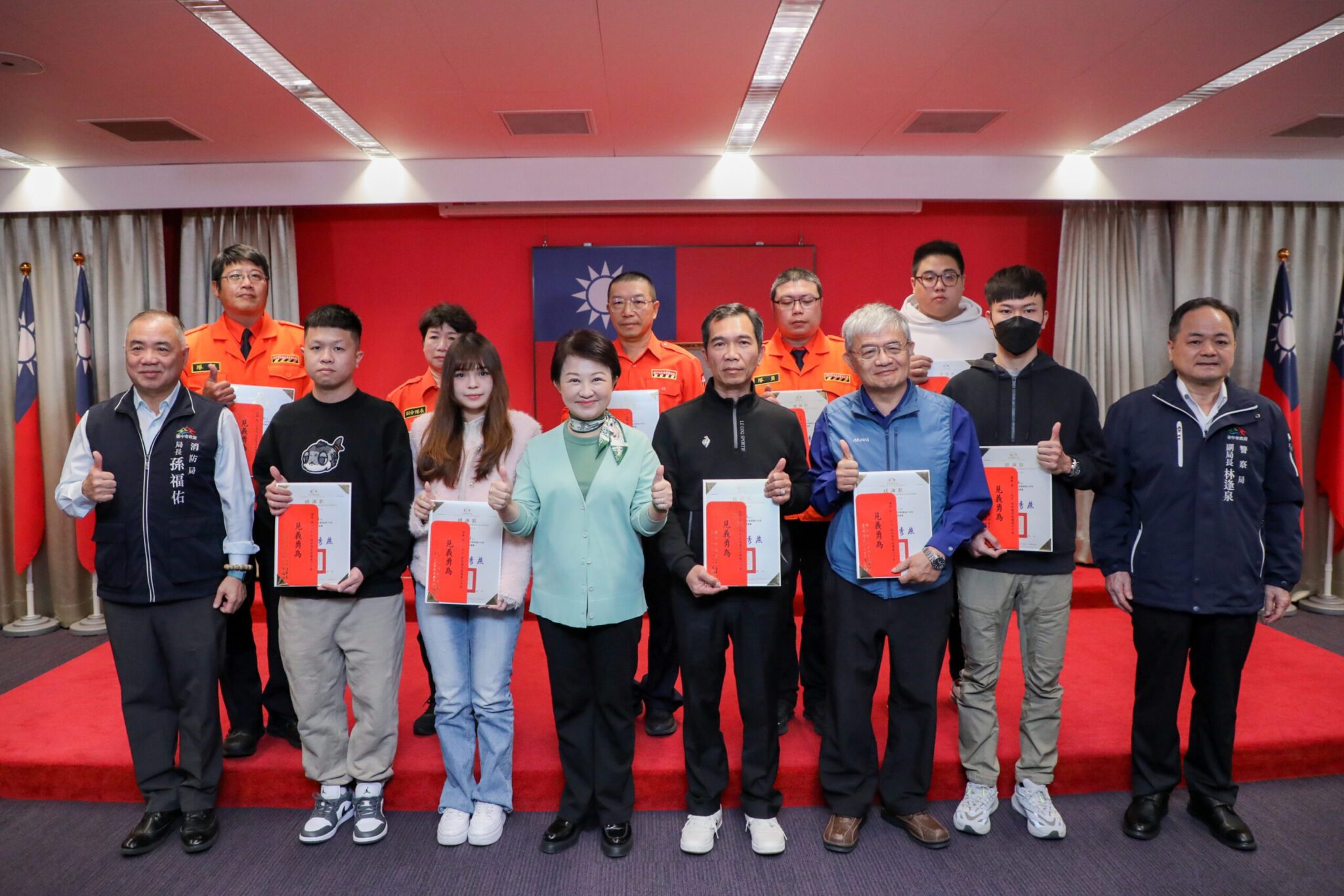 台灣最美風景! 盧市長表揚新光三越救災城市英雄:他們的名字叫「勇敢」 台灣最美風景! 盧市長表揚新光三越救災城市英雄:他們的名字叫「勇敢」