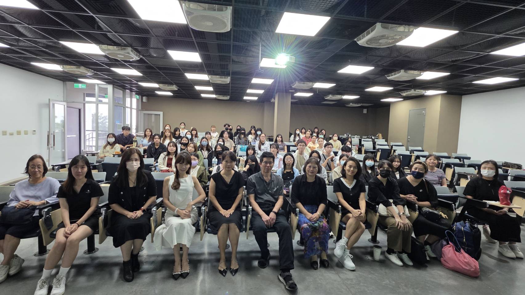 嘉藥粧品系攜手30家知名企業打造300職缺 助學生接軌國際職場