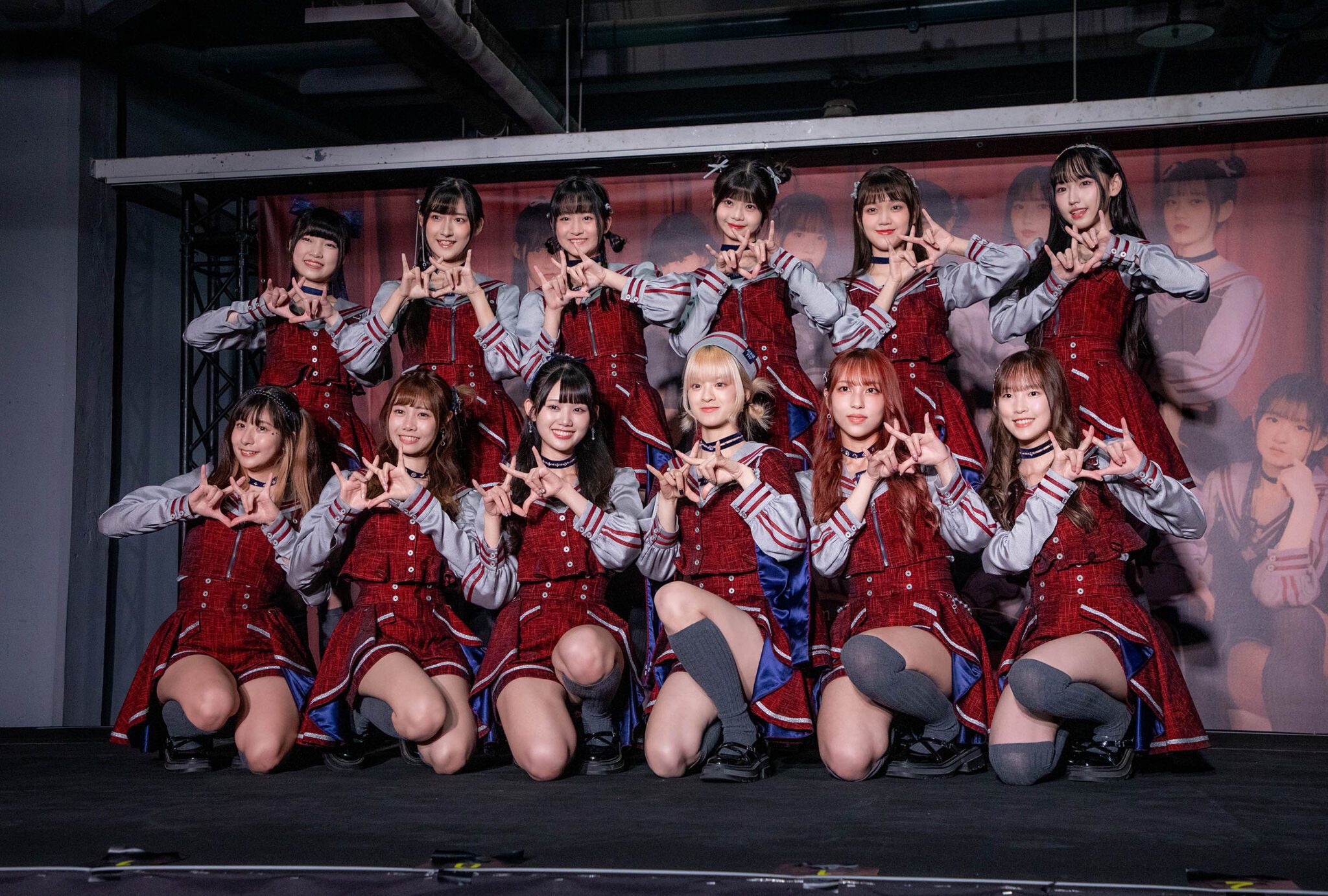 AKB48 Team TP拿香水噴手香香在台北華山文創握手會迎接粉絲 AKB48 Team TP拿香水噴手香香在台北華山文創握手會迎接粉絲