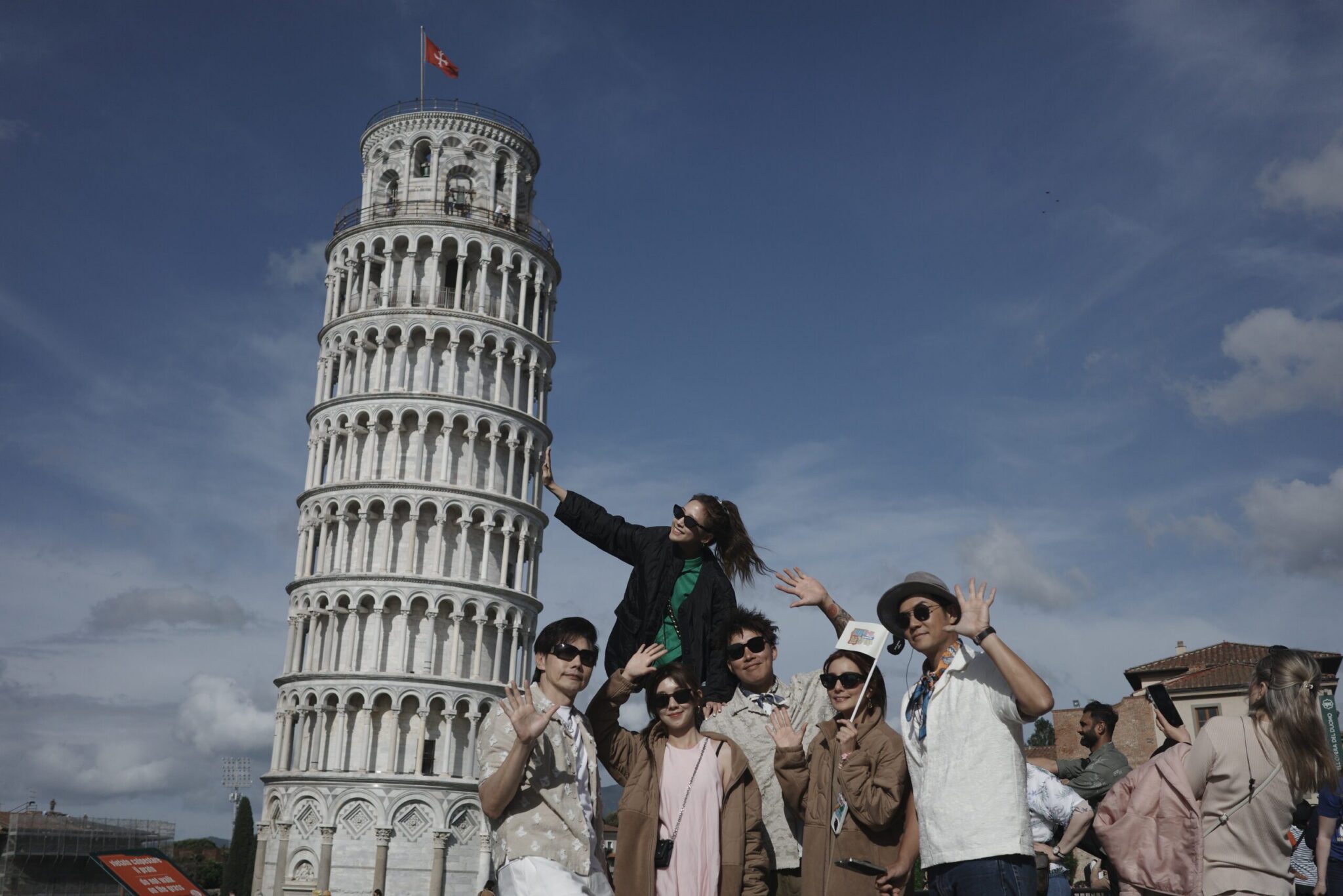 拍攝驚險連連 拍攝遇印巴戰爭爆發《嗨！營業中》成員自費送義大利名產 寵粉到家