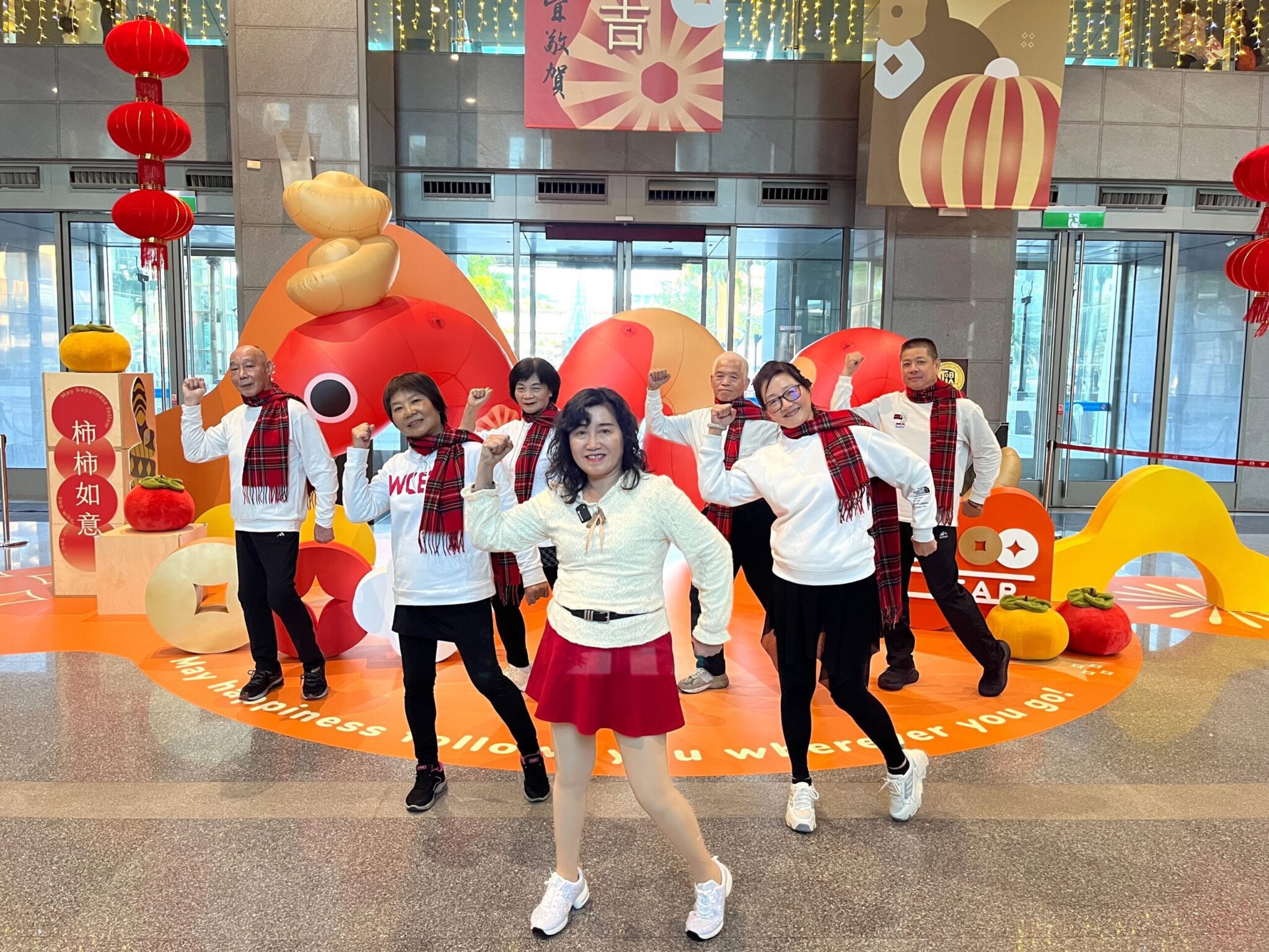 新北據點長輩尬舞 「美鳳老師」嗨跳當紅歌曲APT. 流量破萬 新北據點長輩尬舞 「美鳳老師」嗨跳當紅歌曲APT. 流量破萬