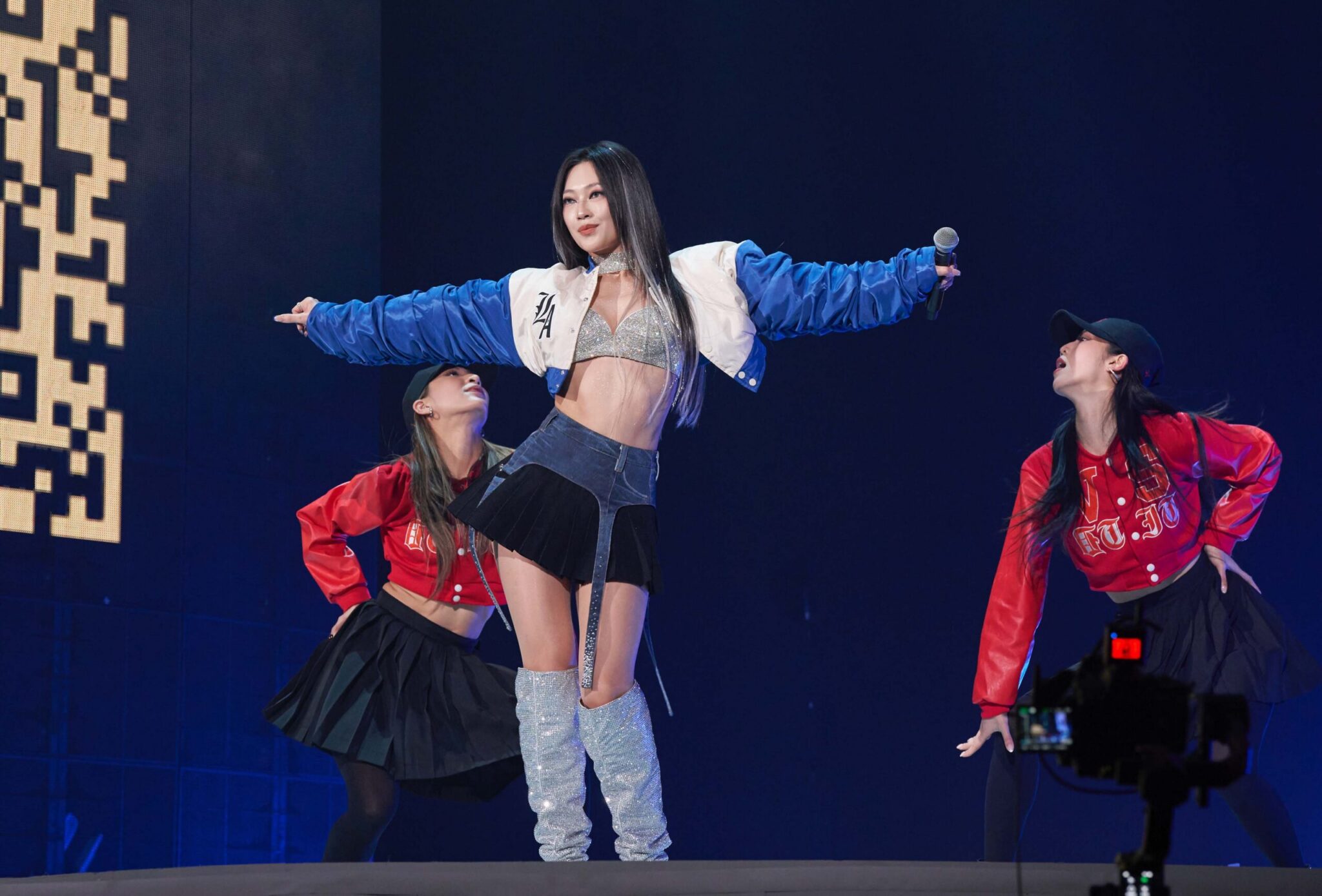 琟娜Verna性感登場擔任 A-Lin暖場嘉賓 唱完返璞歸真回家過好年 琟娜Verna性感登場擔任 A-Lin暖場嘉賓 唱完返璞歸真回家過好年