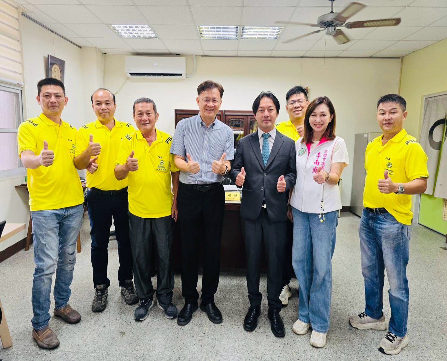 林園扶輪社本周一助學認養37位「扶輪之子」，提供每位學生１萬２千元獎學金。李雨庭提供