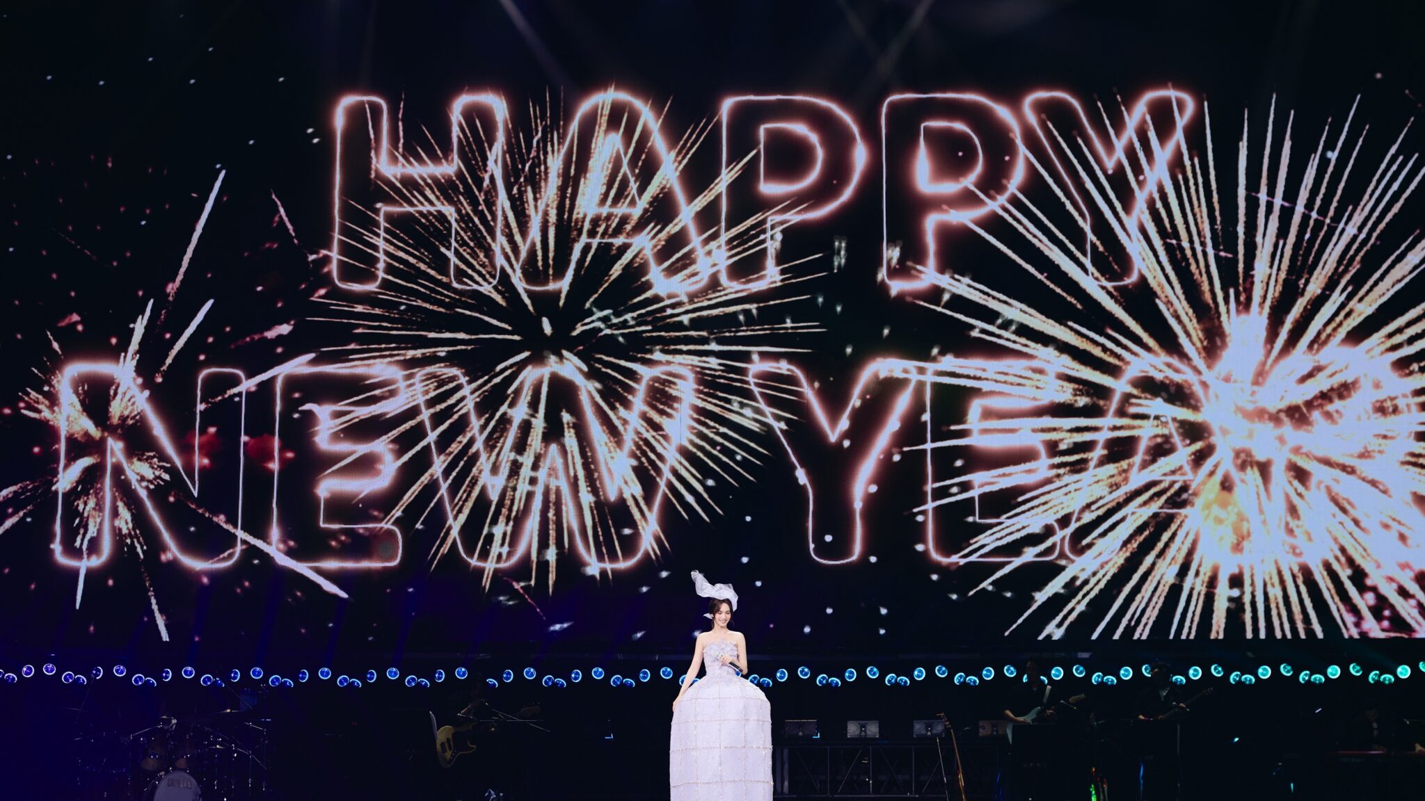 楊丞琳首次巡演陪歌迷倒數 化身「時光歌詠精靈」唱進 2026