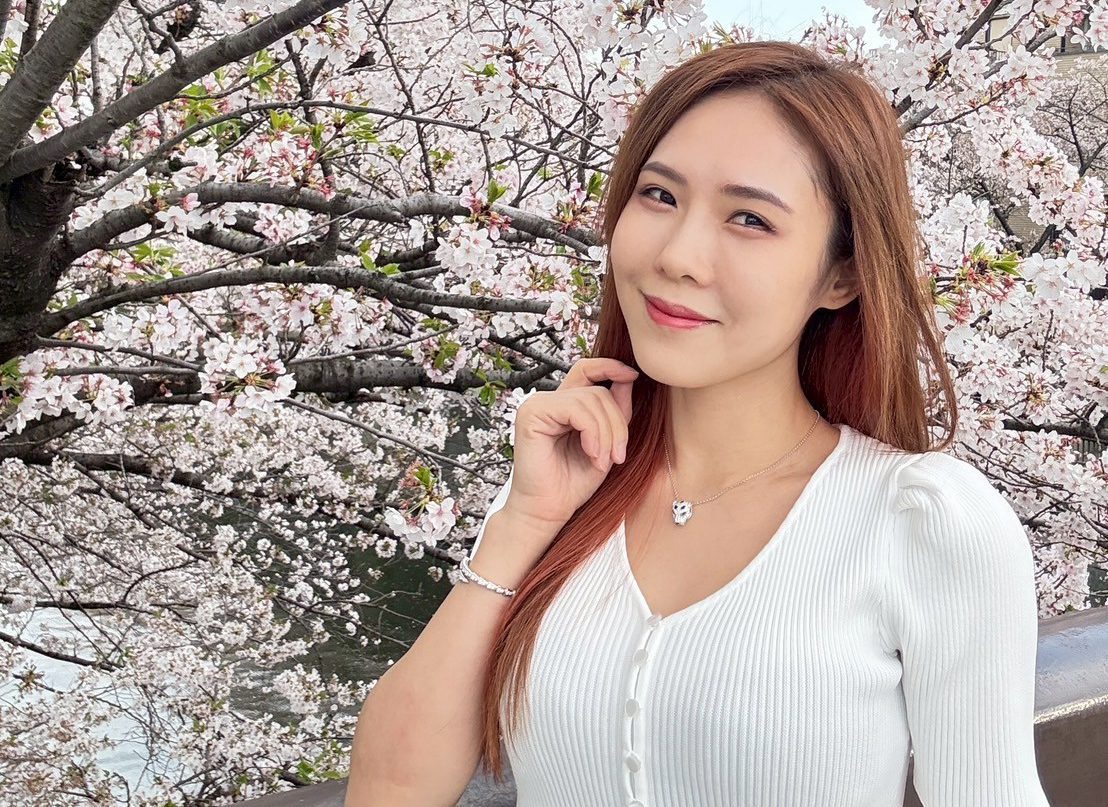 吳申梅抓緊櫻花季尾聲 偕夫赴日追櫻花解放身心靈