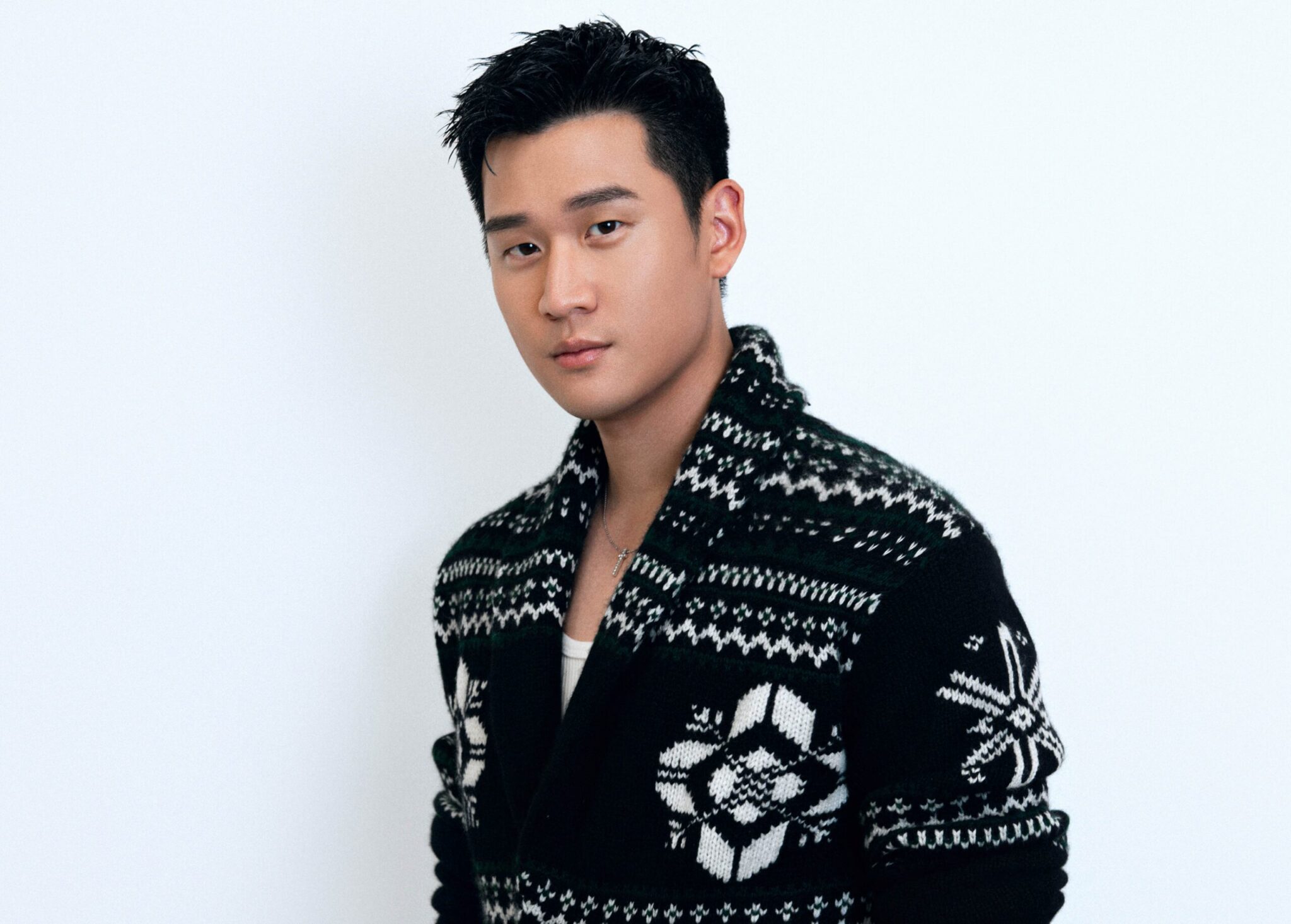 周興哲將首度空降日本站仍不忘公益 號召小興星前進三芝海邊淨灘