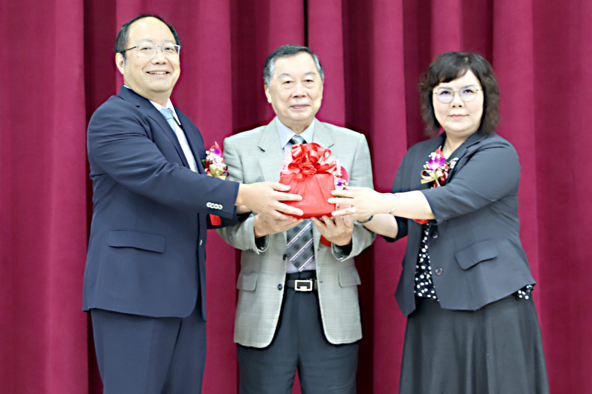 中華醫大創校首任女性校長 全球前2%頂尖科學家李碧娥博士接任第10任校長